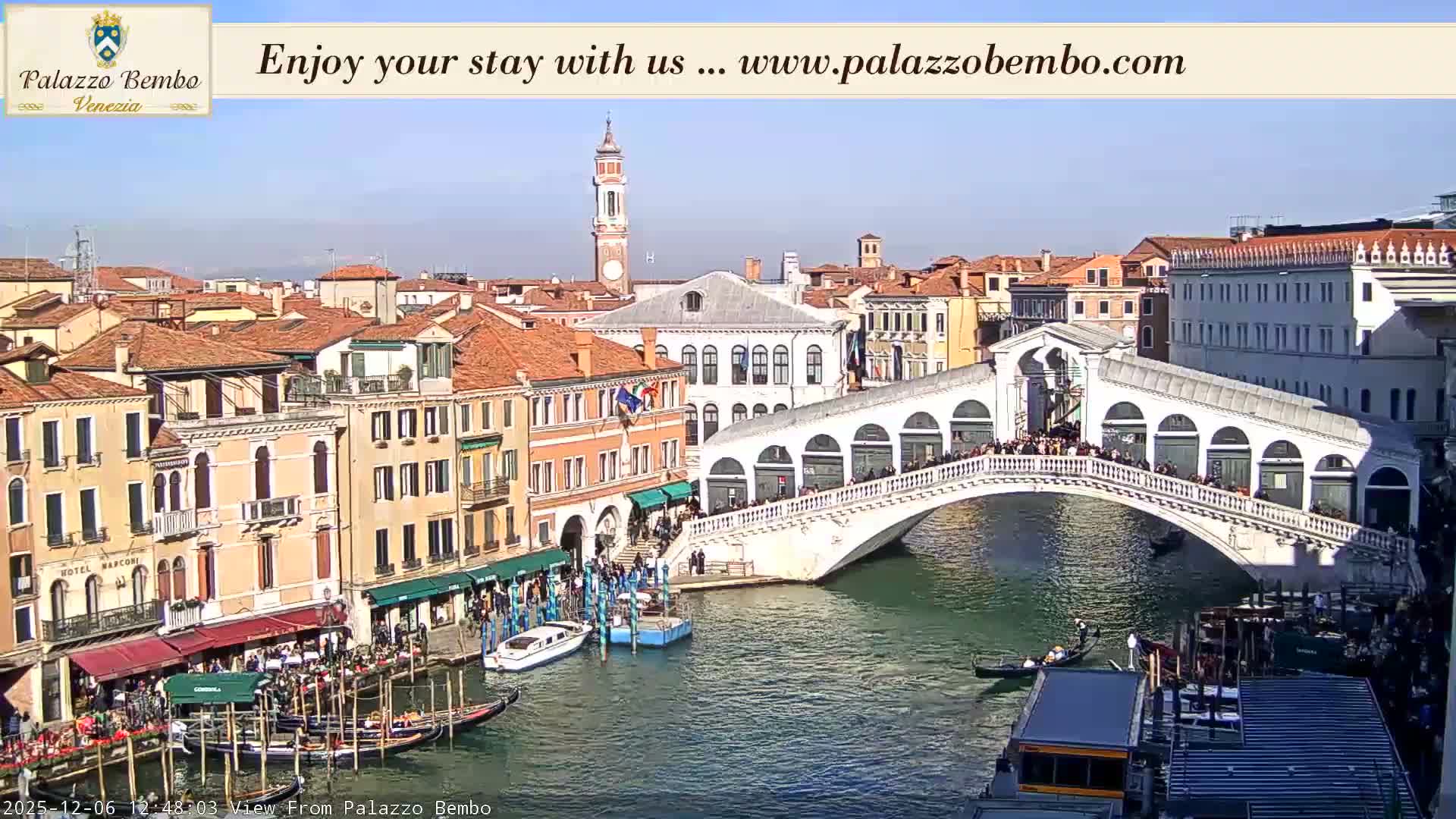 Venice, Rialto Bridge in Grand Canal Live Cam - Venice, Veneto, Italy