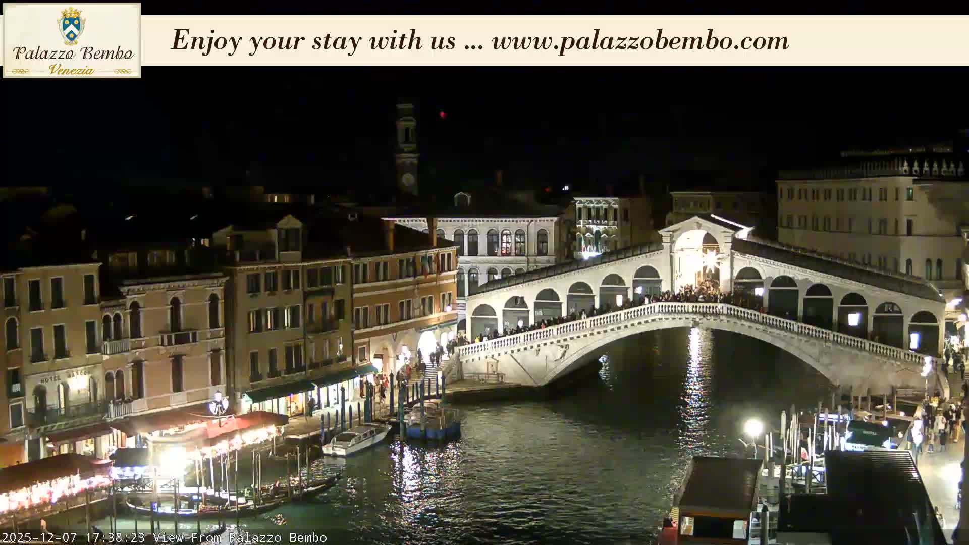 Venice, Rialto Bridge in Grand Canal Live Cam - Venice, Veneto, Italy