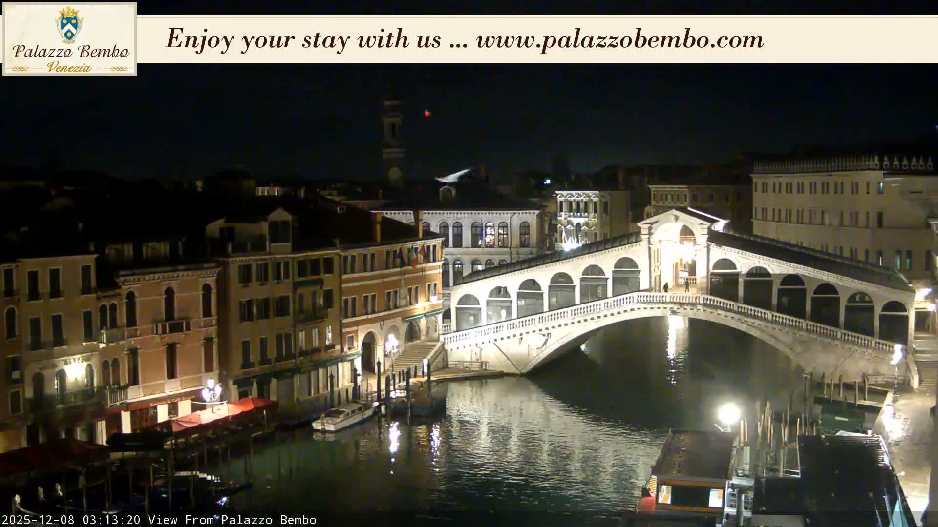 Venice, Rialto Bridge in Grand Canal Live Cam - Venice, Veneto, Italy