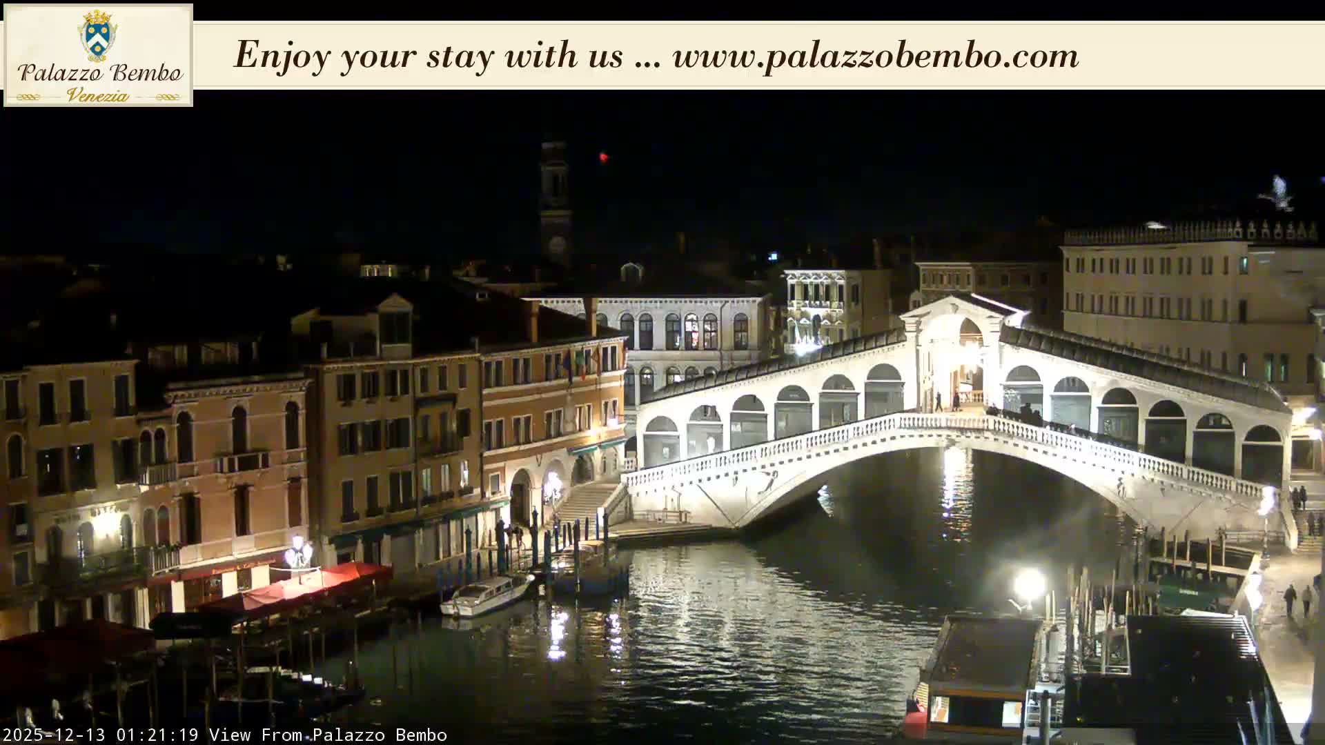 Venice, Rialto Bridge in Grand Canal Live Cam - Venice, Veneto, Italy