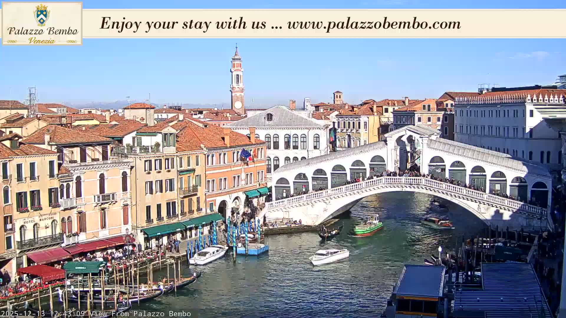 Venice, Rialto Bridge in Grand Canal Live Cam - Venice, Veneto, Italy