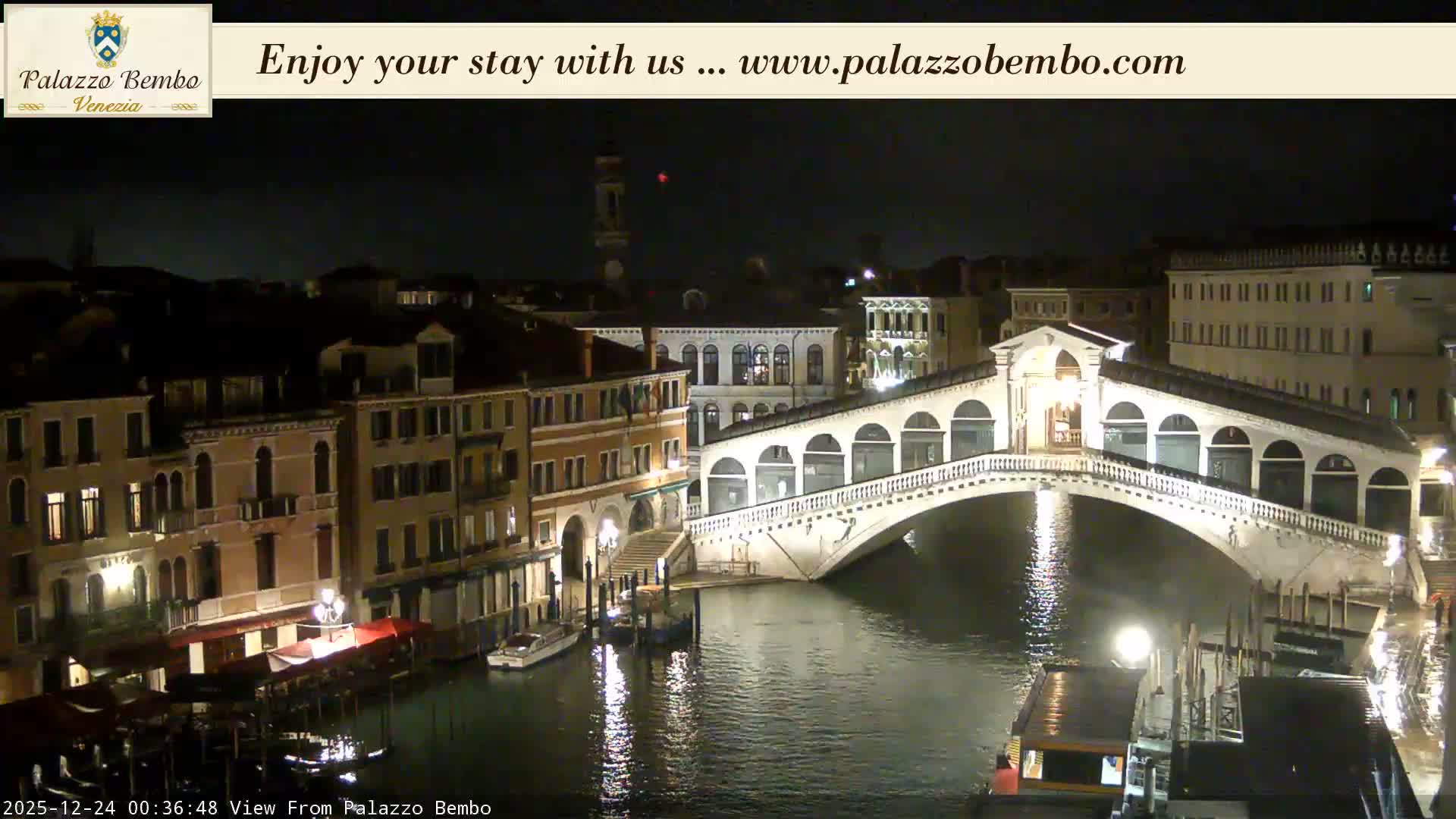Venice, Rialto Bridge in Grand Canal Live Cam - Venice, Veneto, Italy