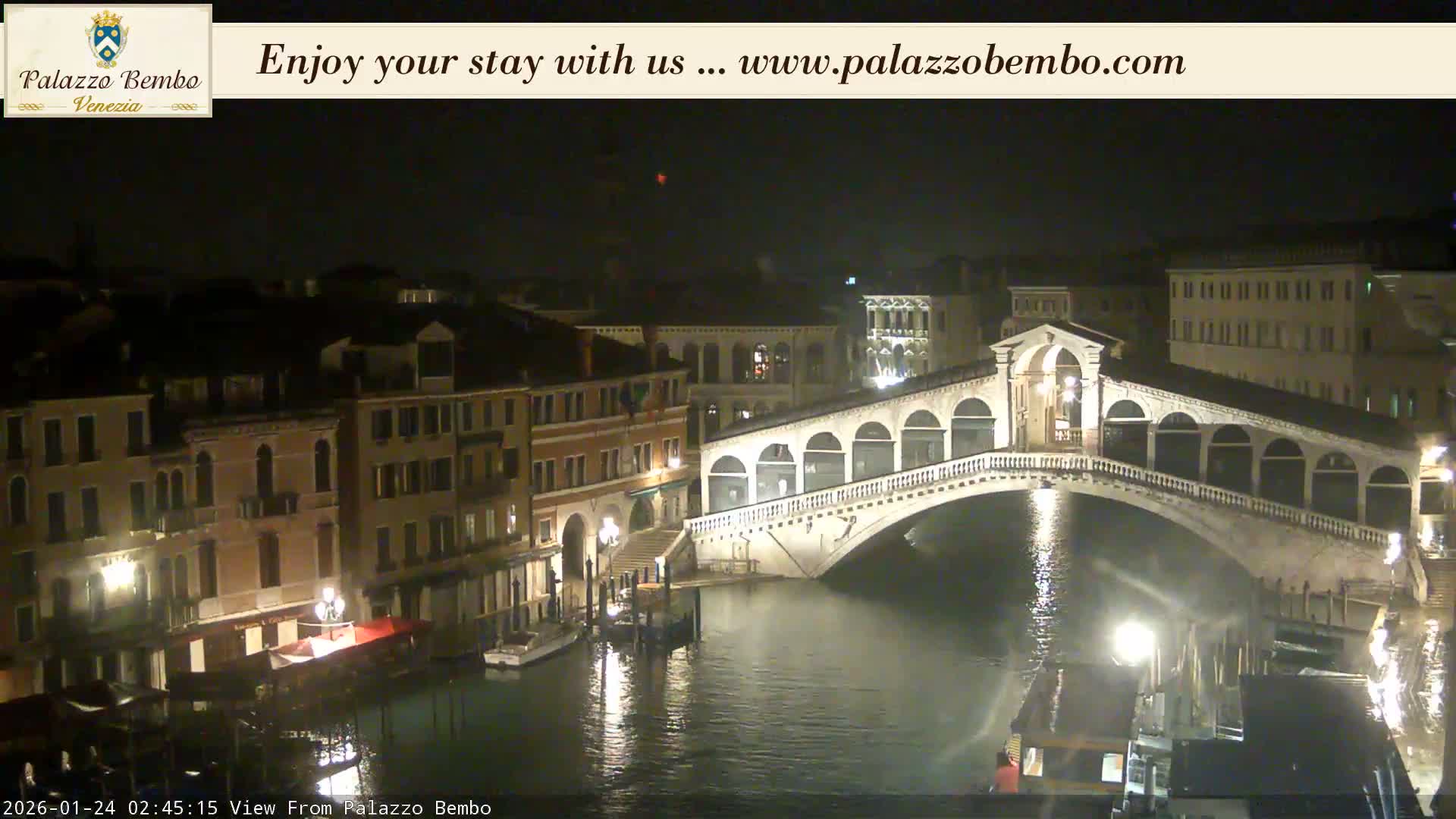 Venice, Rialto Bridge in Grand Canal Live Cam - Venice, Veneto, Italy