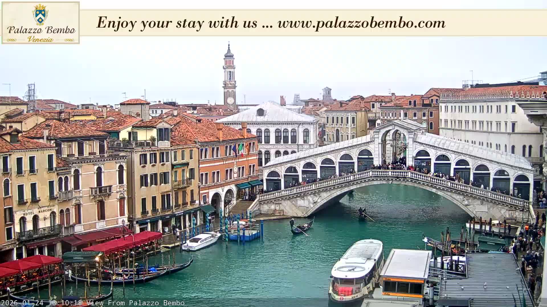 Venice, Rialto Bridge in Grand Canal Live Cam - Venice, Veneto, Italy