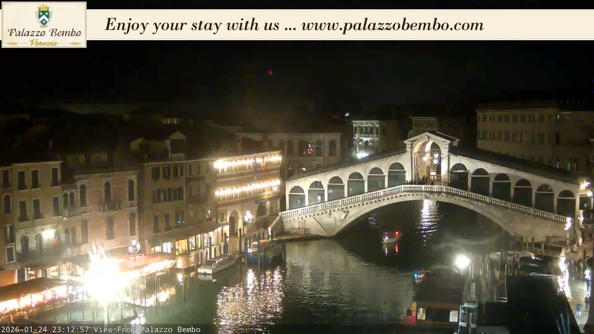 Venice, Rialto Bridge in Grand Canal Live Cam - Venice, Veneto, Italy