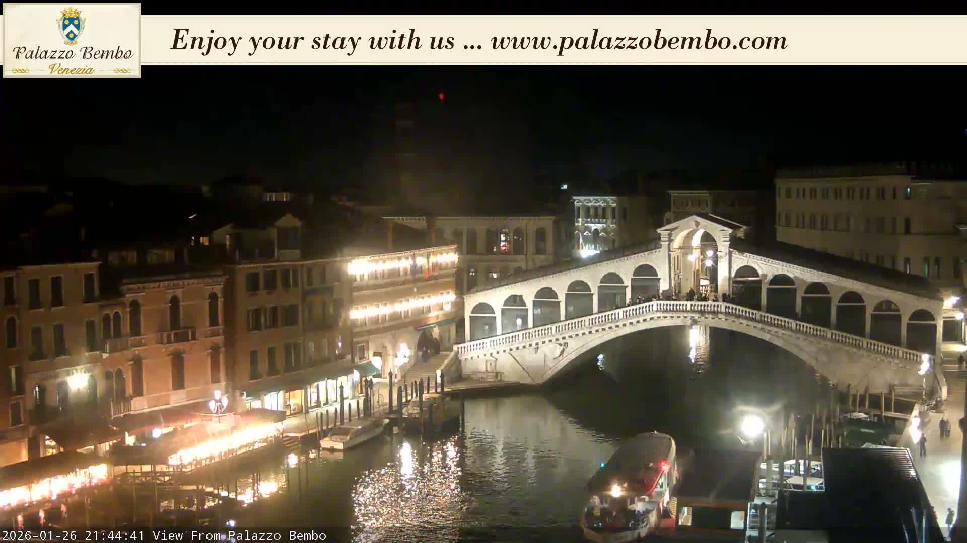 Venice, Rialto Bridge in Grand Canal Live Cam - Venice, Veneto, Italy