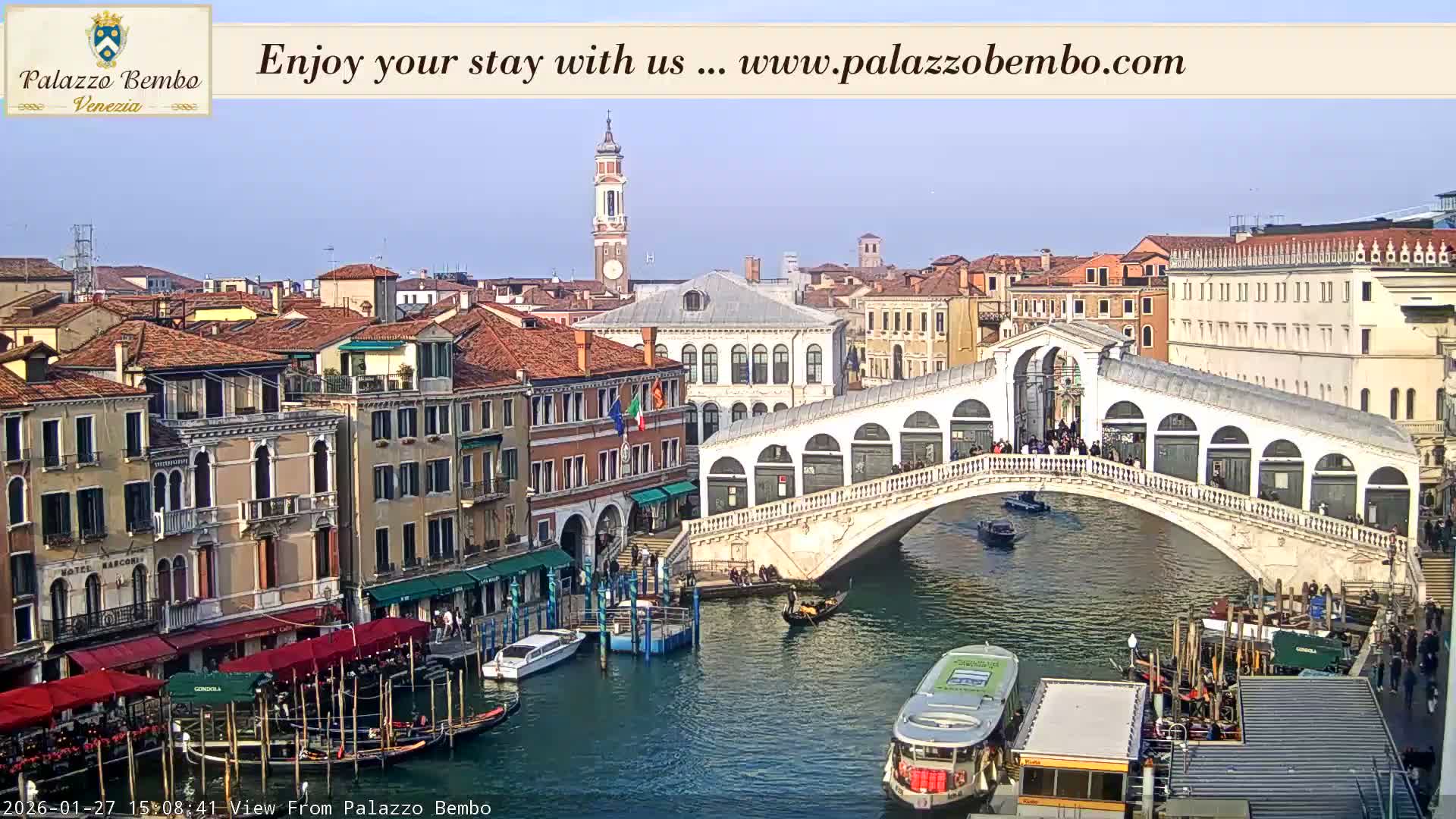 Venice, Rialto Bridge in Grand Canal Live Cam - Venice, Veneto, Italy