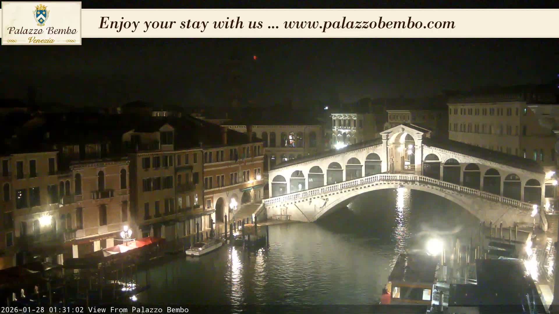 Venice, Rialto Bridge in Grand Canal Live Cam - Venice, Veneto, Italy