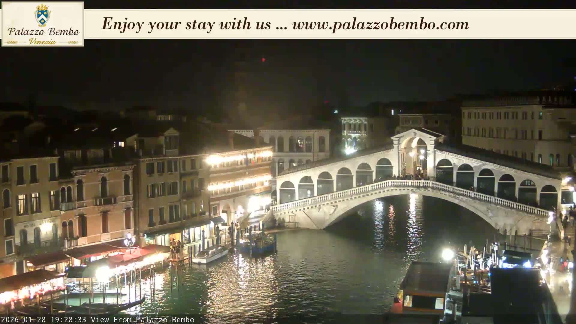 Venice, Rialto Bridge in Grand Canal Live Cam - Venice, Veneto, Italy