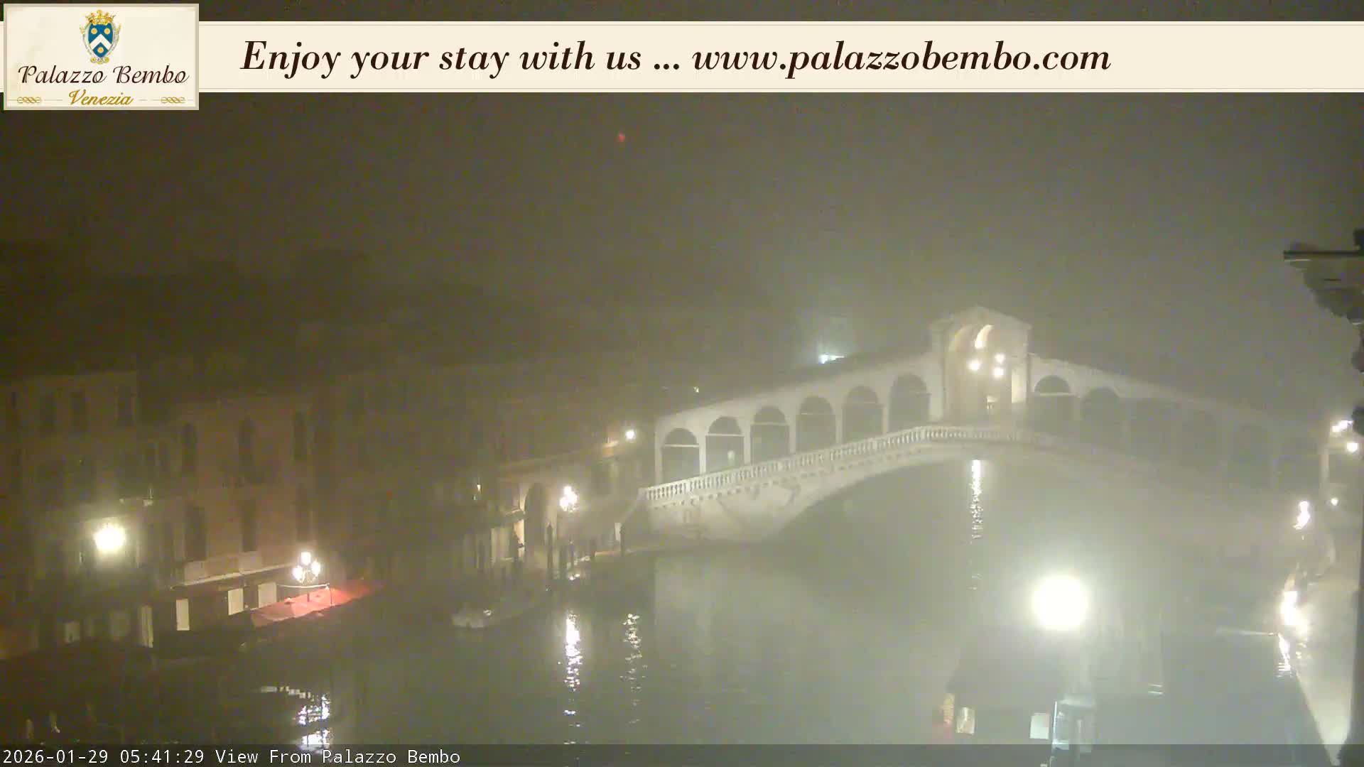 Venice, Rialto Bridge in Grand Canal Live Cam - Venice, Veneto, Italy