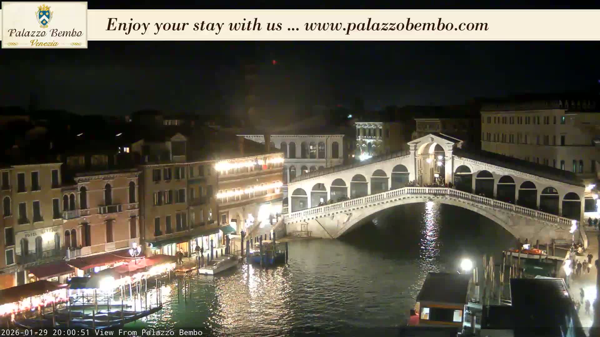 Venice, Rialto Bridge in Grand Canal Live Cam - Venice, Veneto, Italy