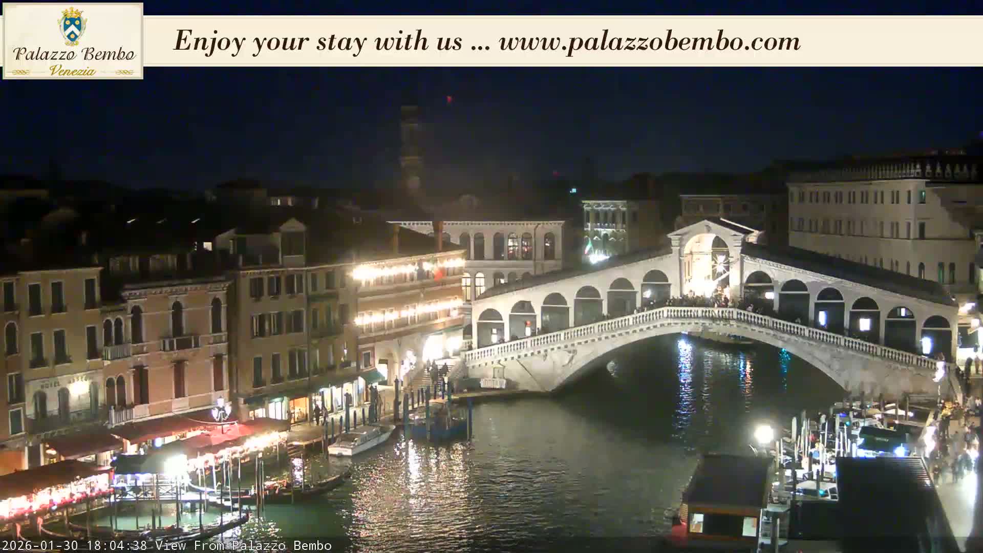 Venice, Rialto Bridge in Grand Canal Live Cam - Venice, Veneto, Italy
