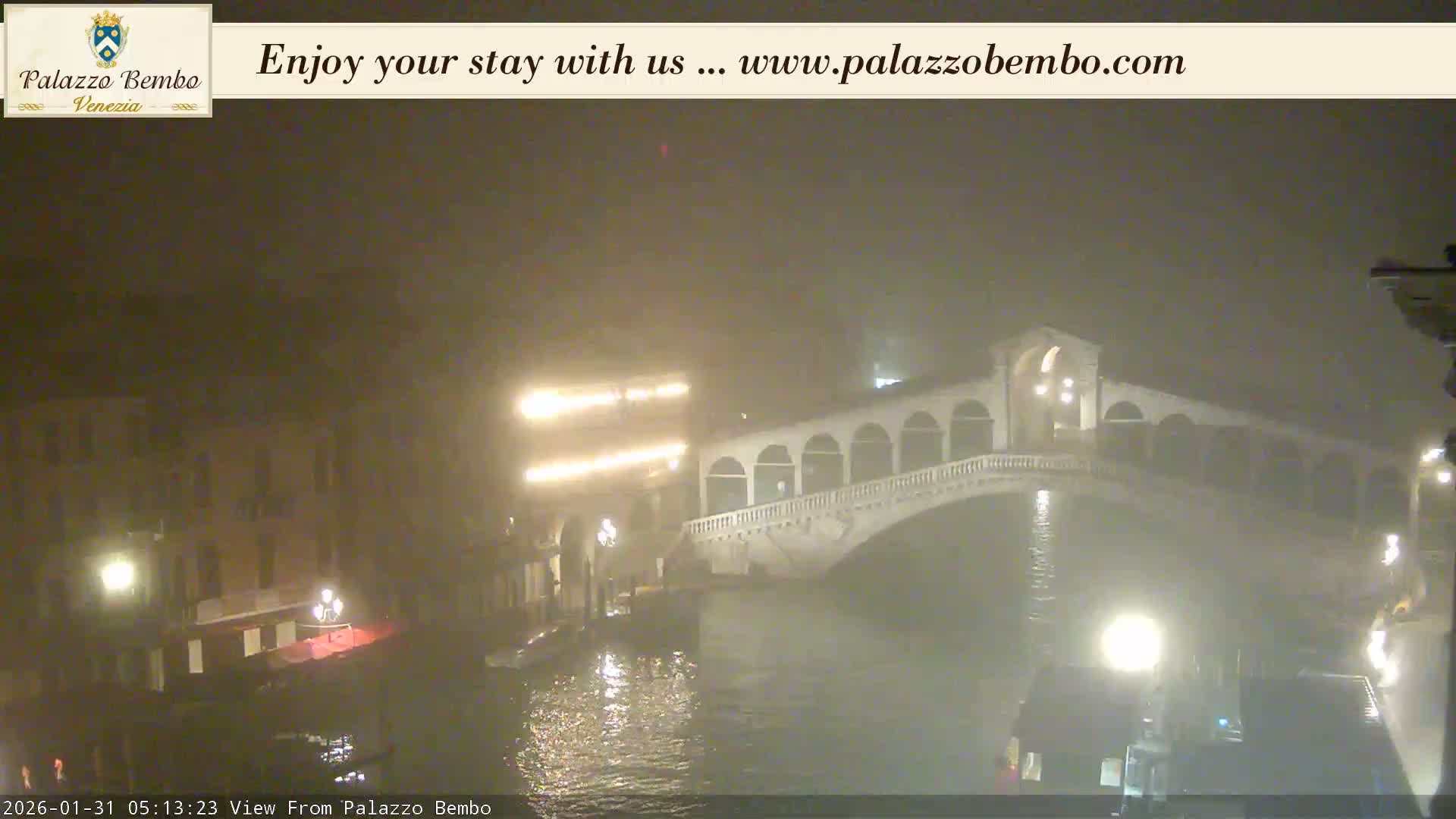 Venice, Rialto Bridge in Grand Canal Live Cam - Venice, Veneto, Italy