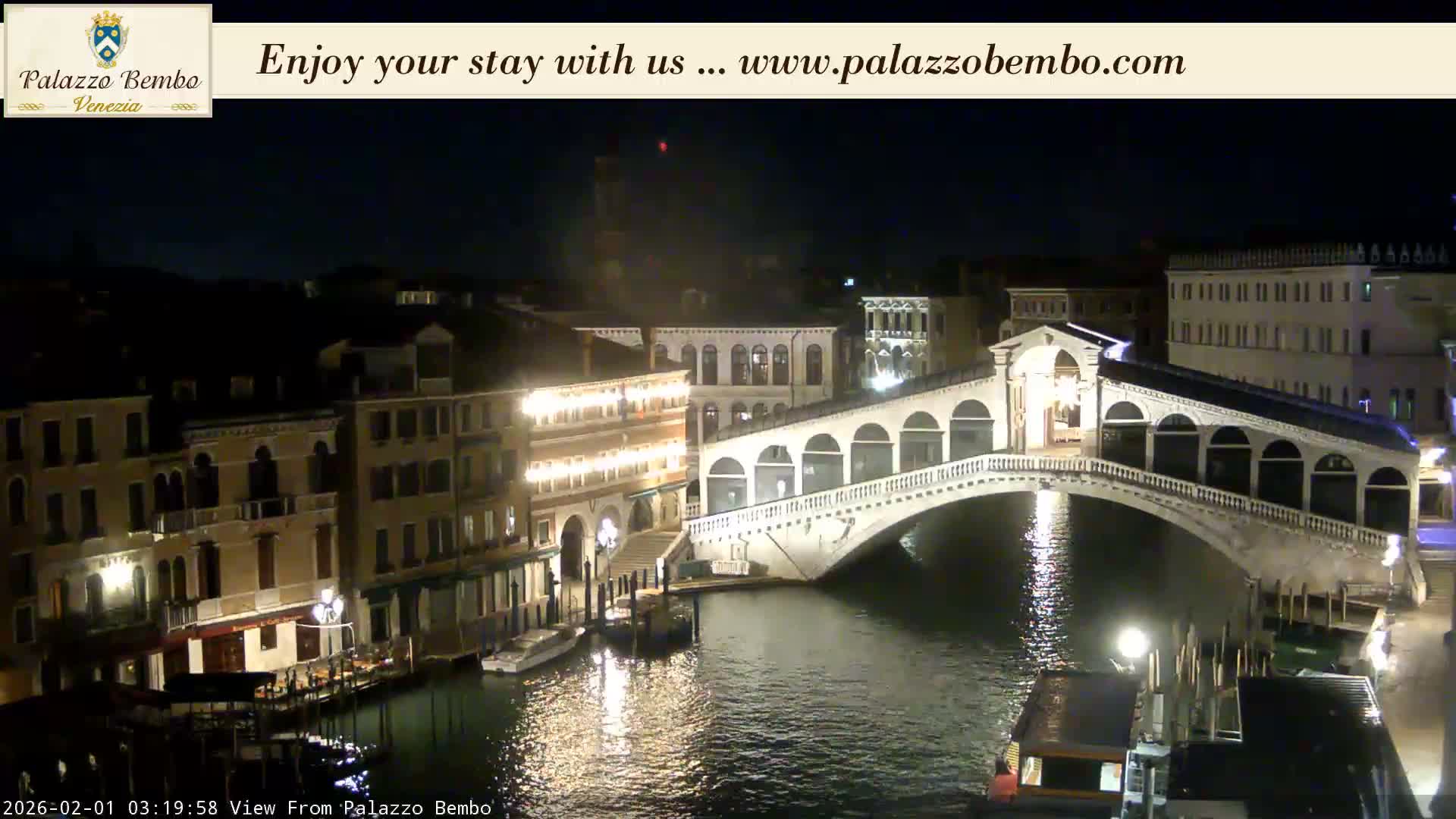 Venice, Rialto Bridge in Grand Canal Live Cam - Venice, Veneto, Italy