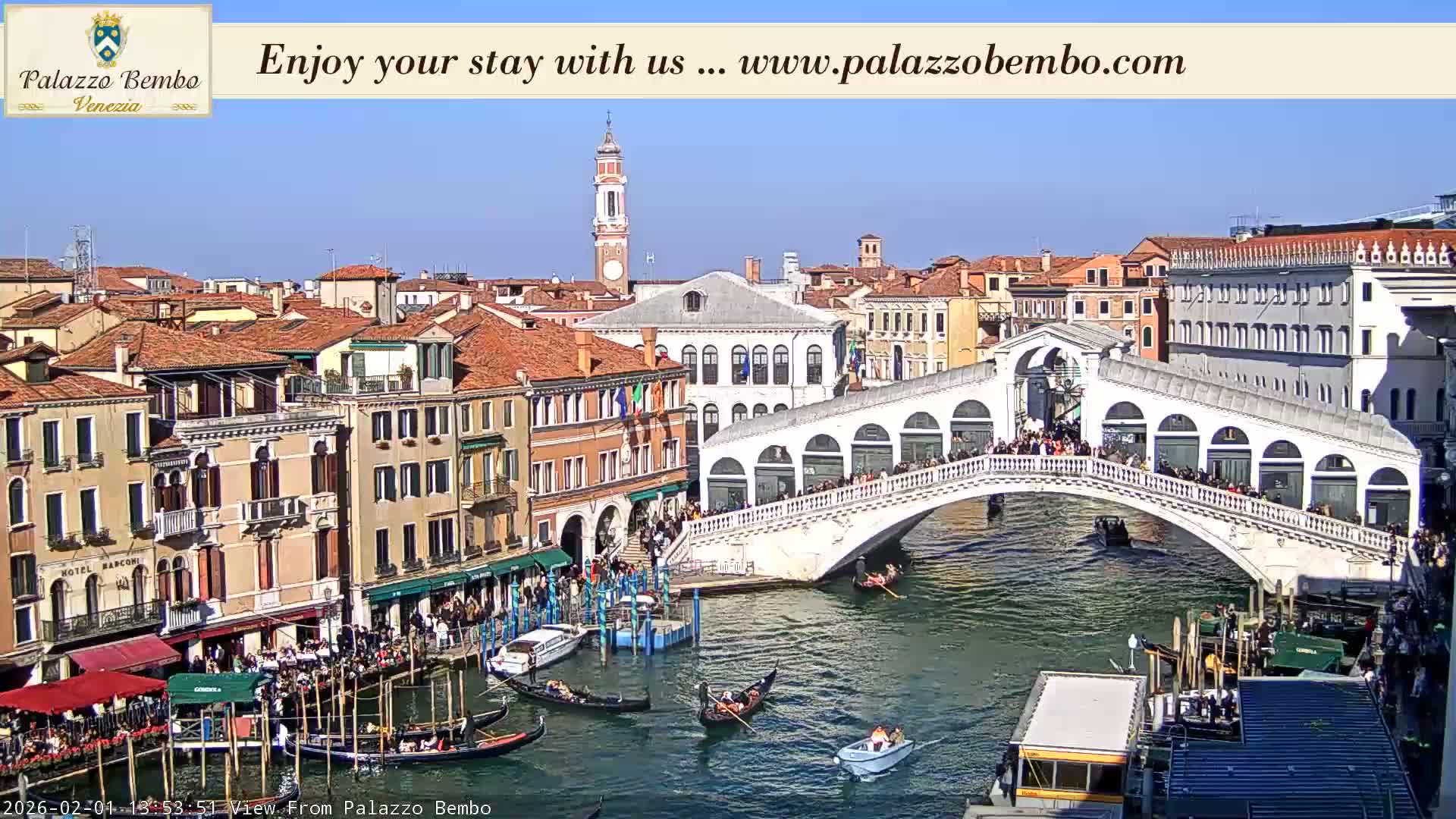 Venice, Rialto Bridge in Grand Canal Live Cam - Venice, Veneto, Italy