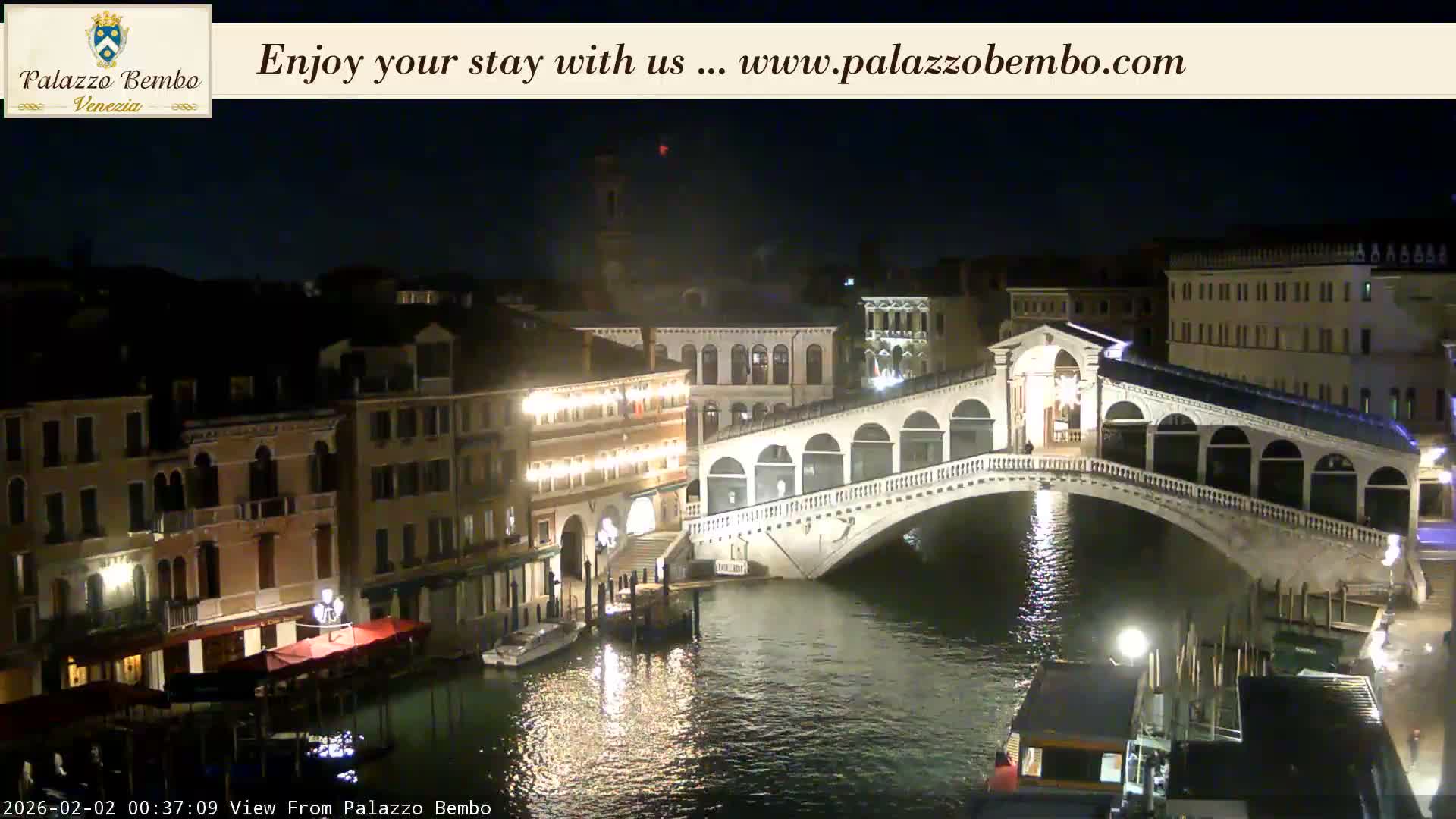 Venice, Rialto Bridge in Grand Canal Live Cam - Venice, Veneto, Italy