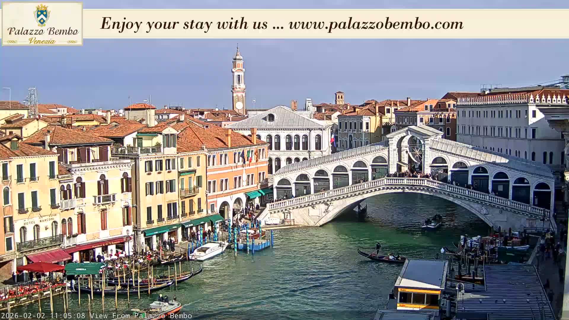 Venice, Rialto Bridge in Grand Canal Live Cam - Venice, Veneto, Italy