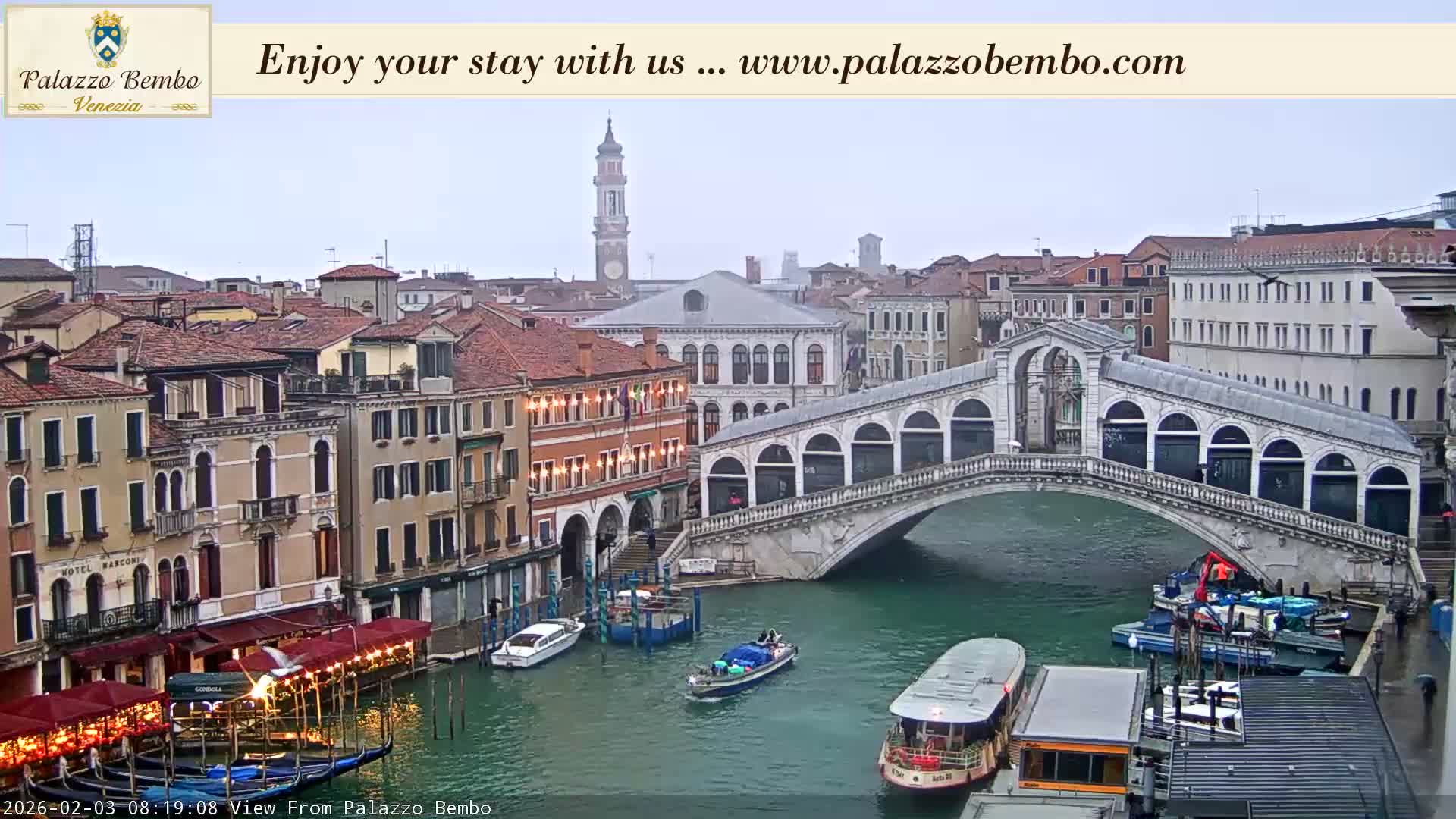 Venice, Rialto Bridge in Grand Canal Live Cam - Venice, Veneto, Italy