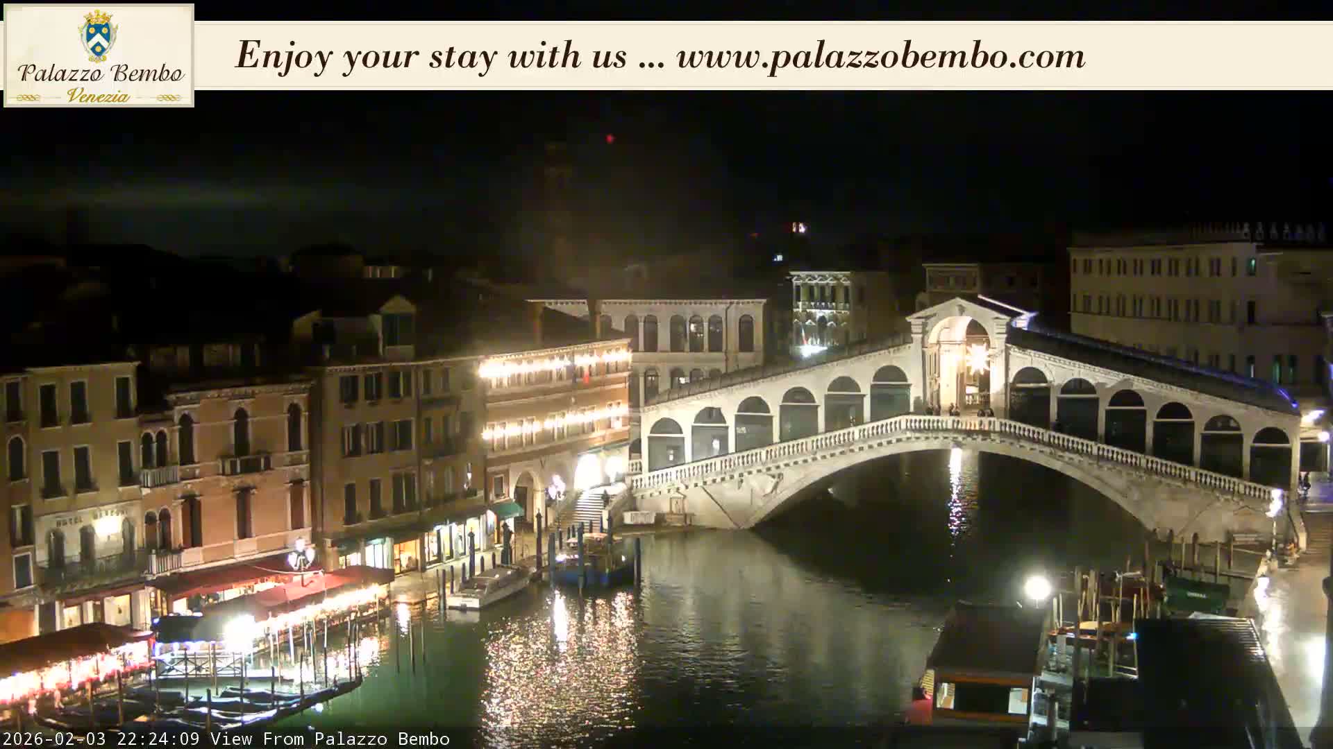 Venice, Rialto Bridge in Grand Canal Live Cam - Venice, Veneto, Italy