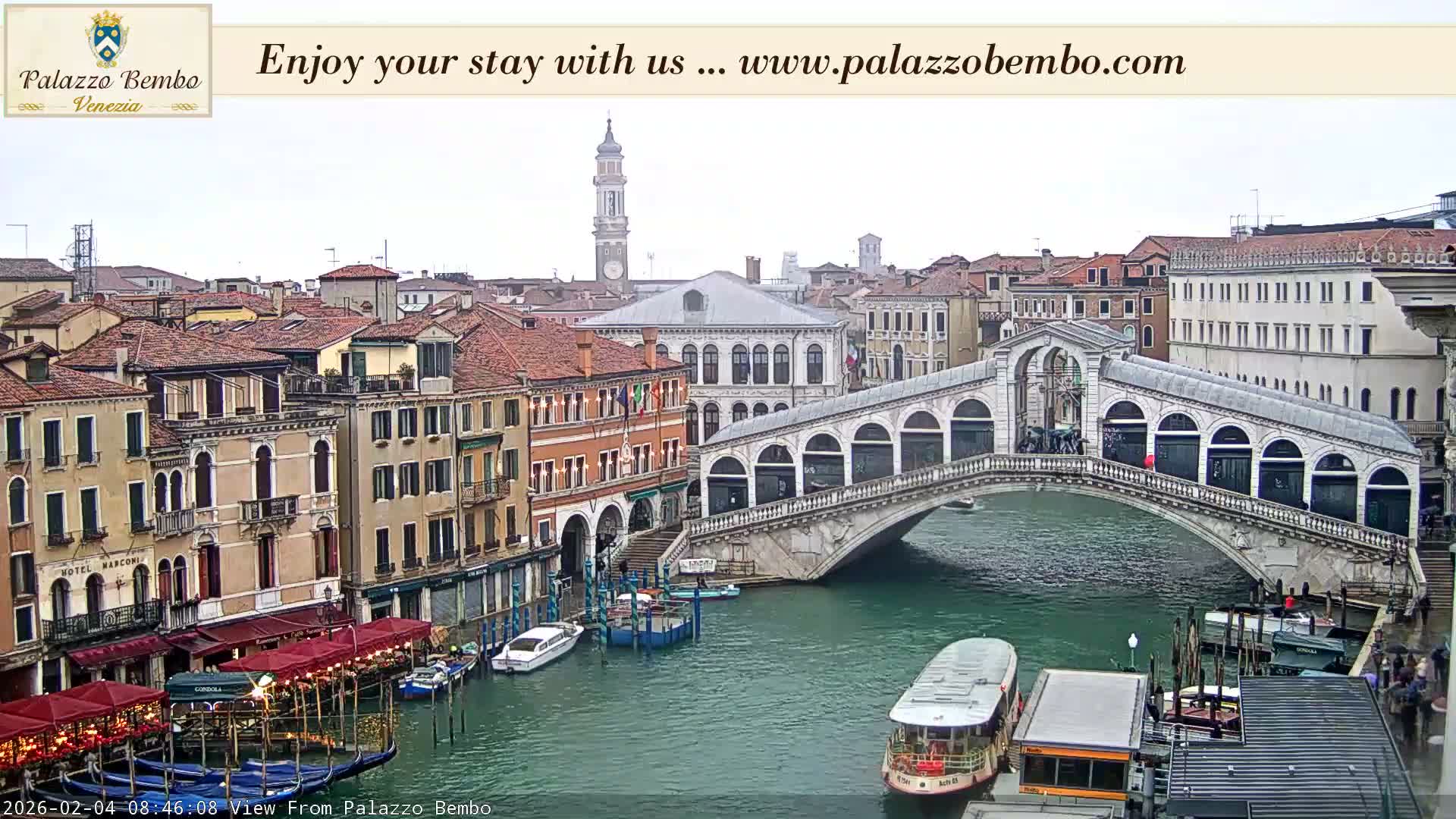 Venice, Rialto Bridge in Grand Canal Live Cam - Venice, Veneto, Italy