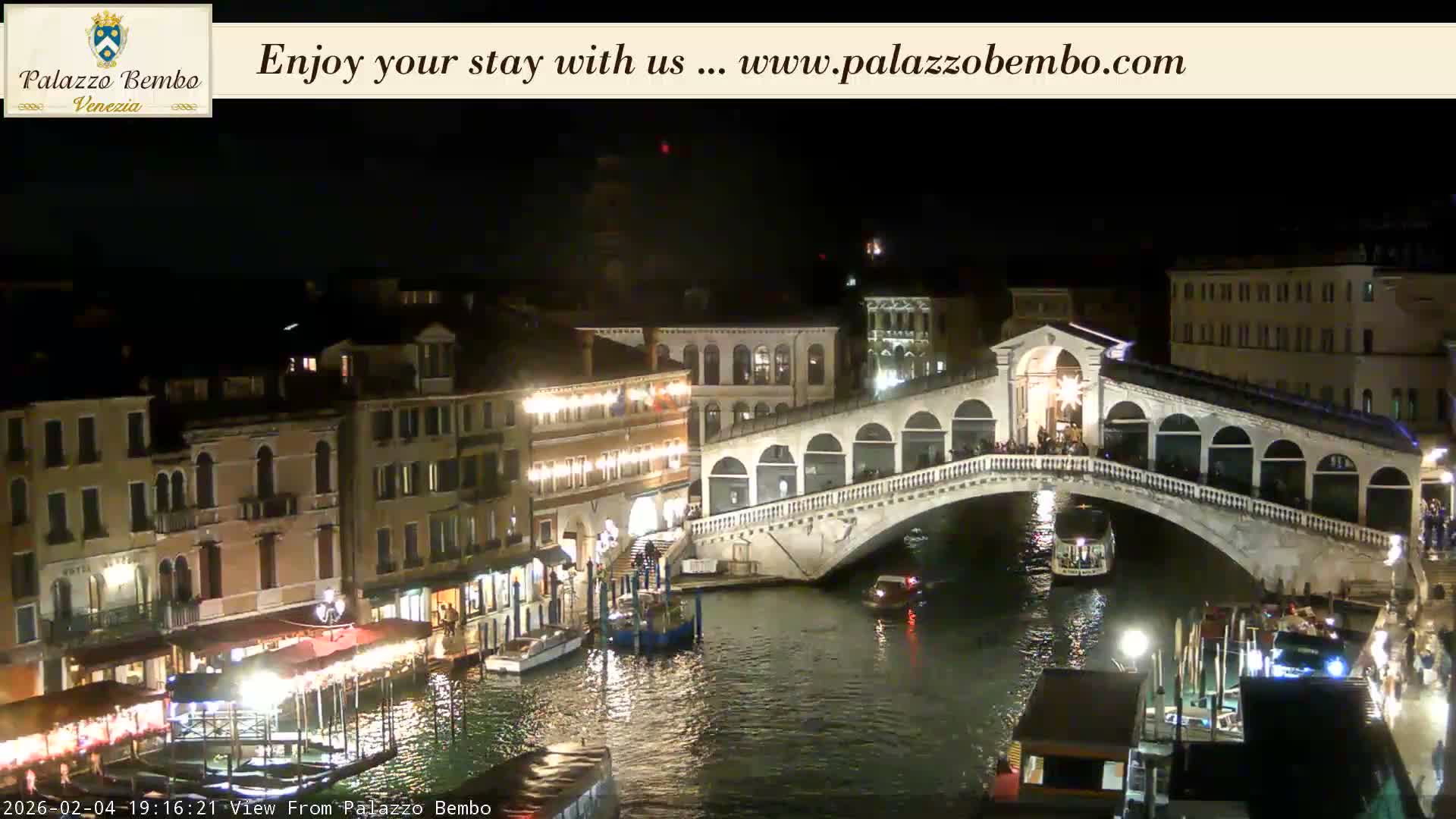 Venice, Rialto Bridge in Grand Canal Live Cam - Venice, Veneto, Italy