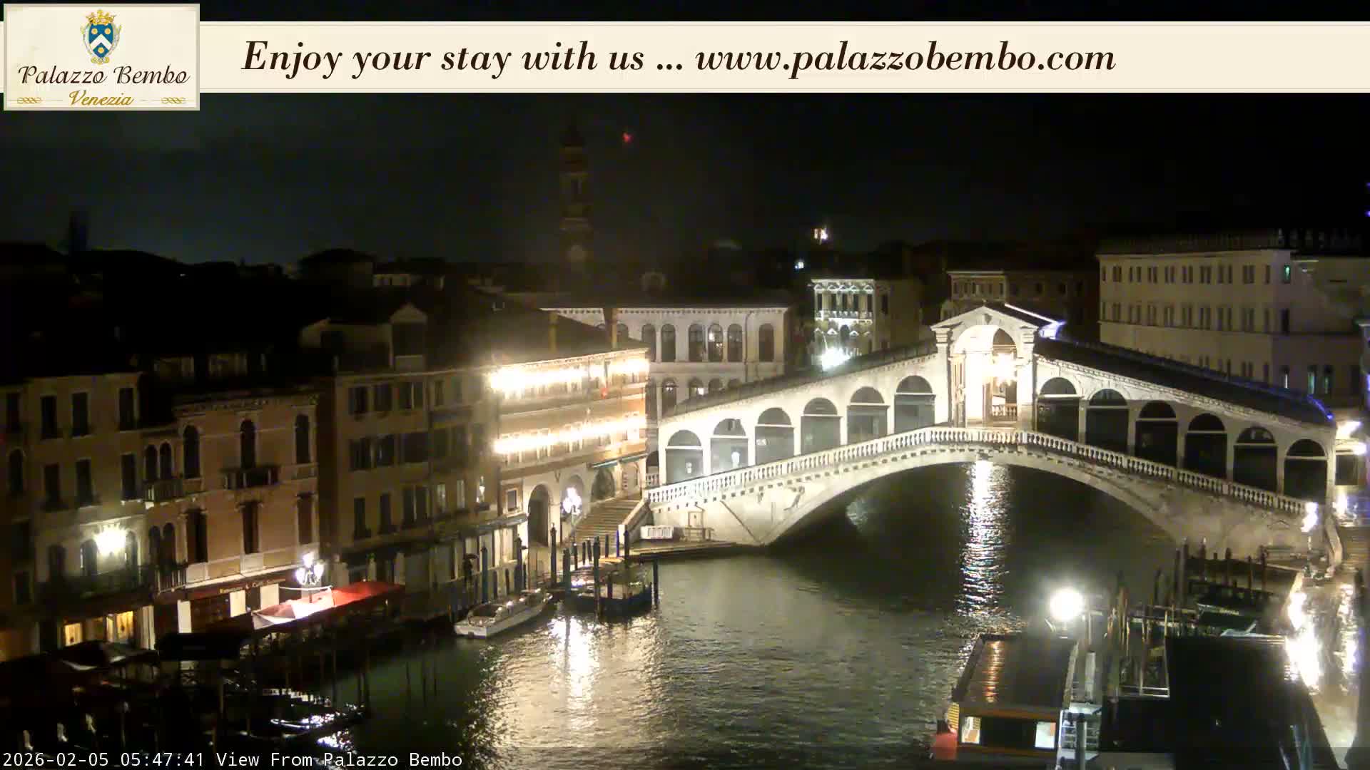 Venice, Rialto Bridge in Grand Canal Live Cam - Venice, Veneto, Italy