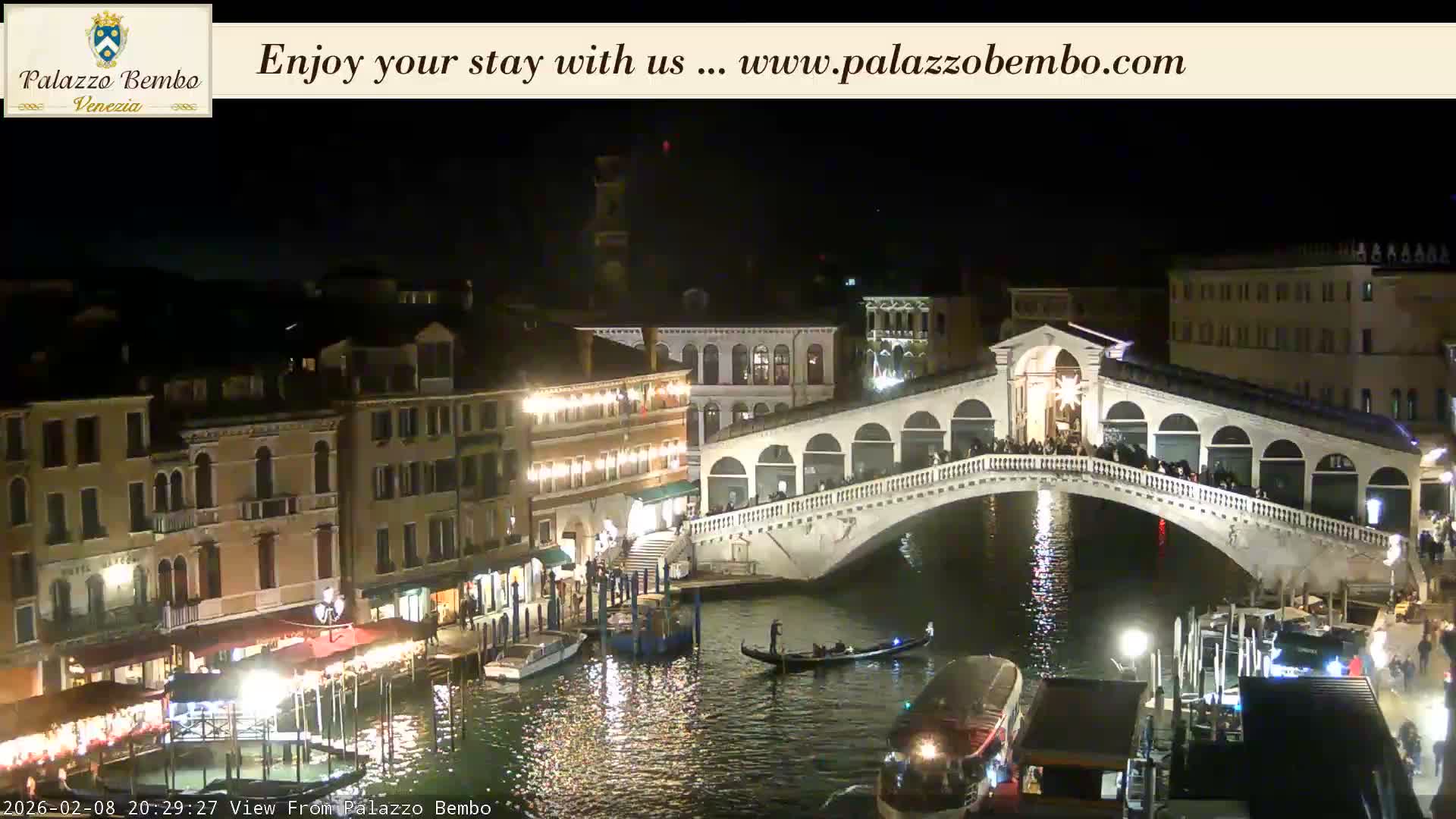Venice, Rialto Bridge in Grand Canal Live Cam - Venice, Veneto, Italy