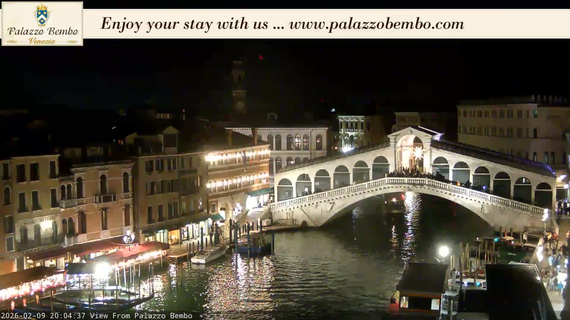 Venice, Rialto Bridge in Grand Canal Live Cam - Venice, Veneto, Italy