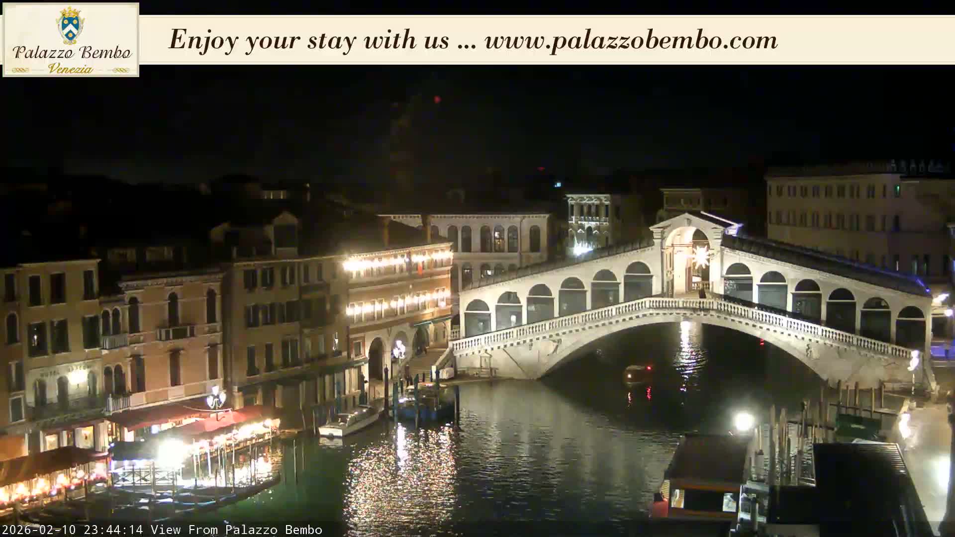 Venice, Rialto Bridge in Grand Canal Live Cam - Venice, Veneto, Italy