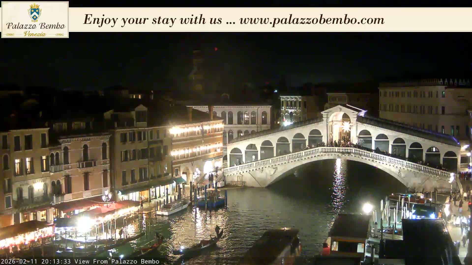 Venice, Rialto Bridge in Grand Canal Live Cam - Venice, Veneto, Italy