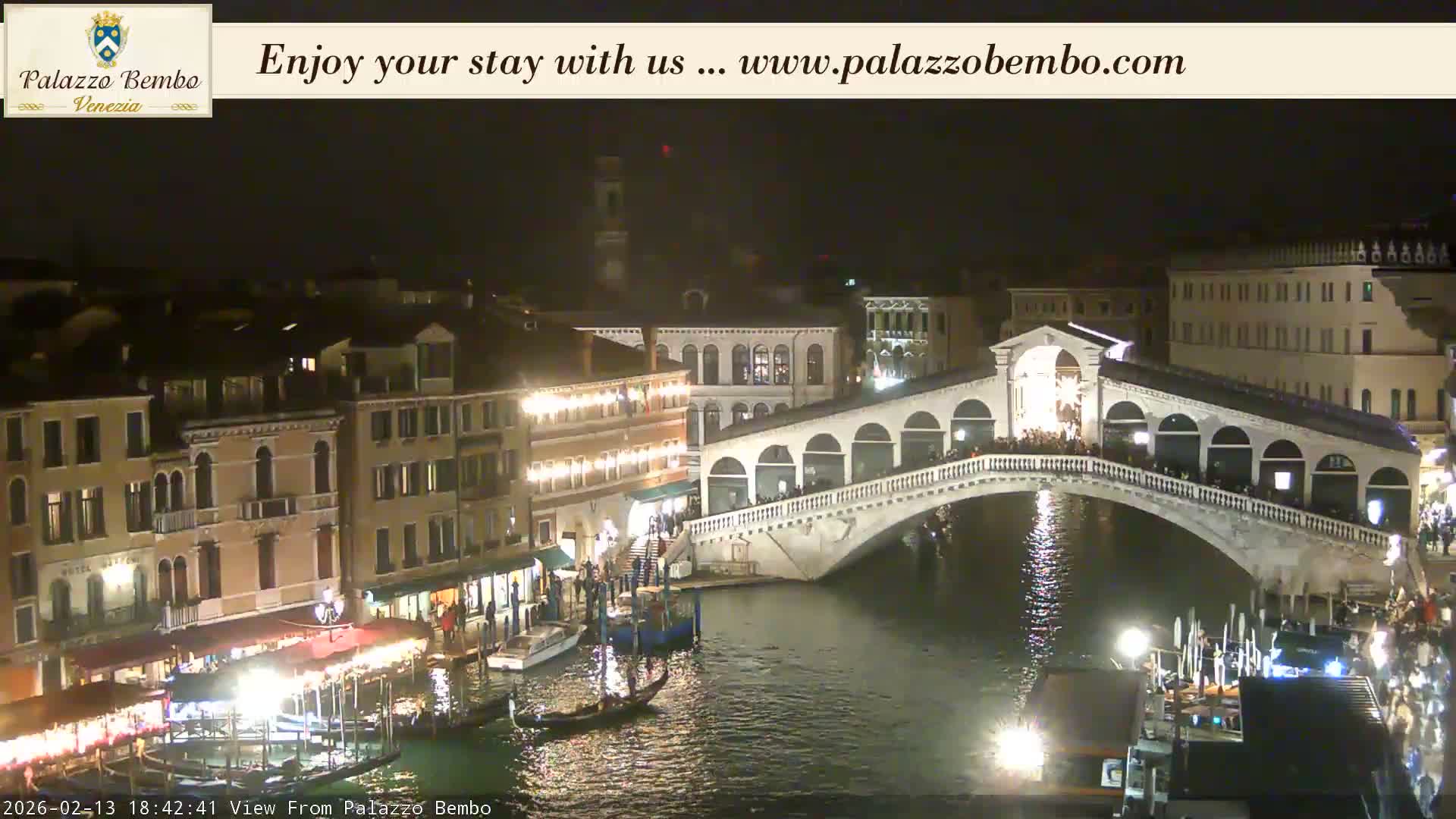 Venice, Rialto Bridge in Grand Canal Live Cam - Venice, Veneto, Italy