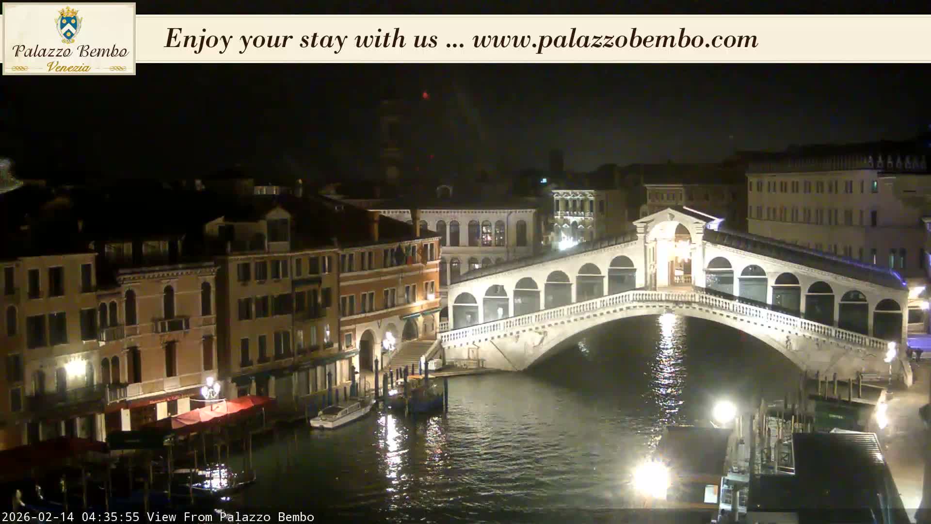 Venice, Rialto Bridge in Grand Canal Live Cam - Venice, Veneto, Italy