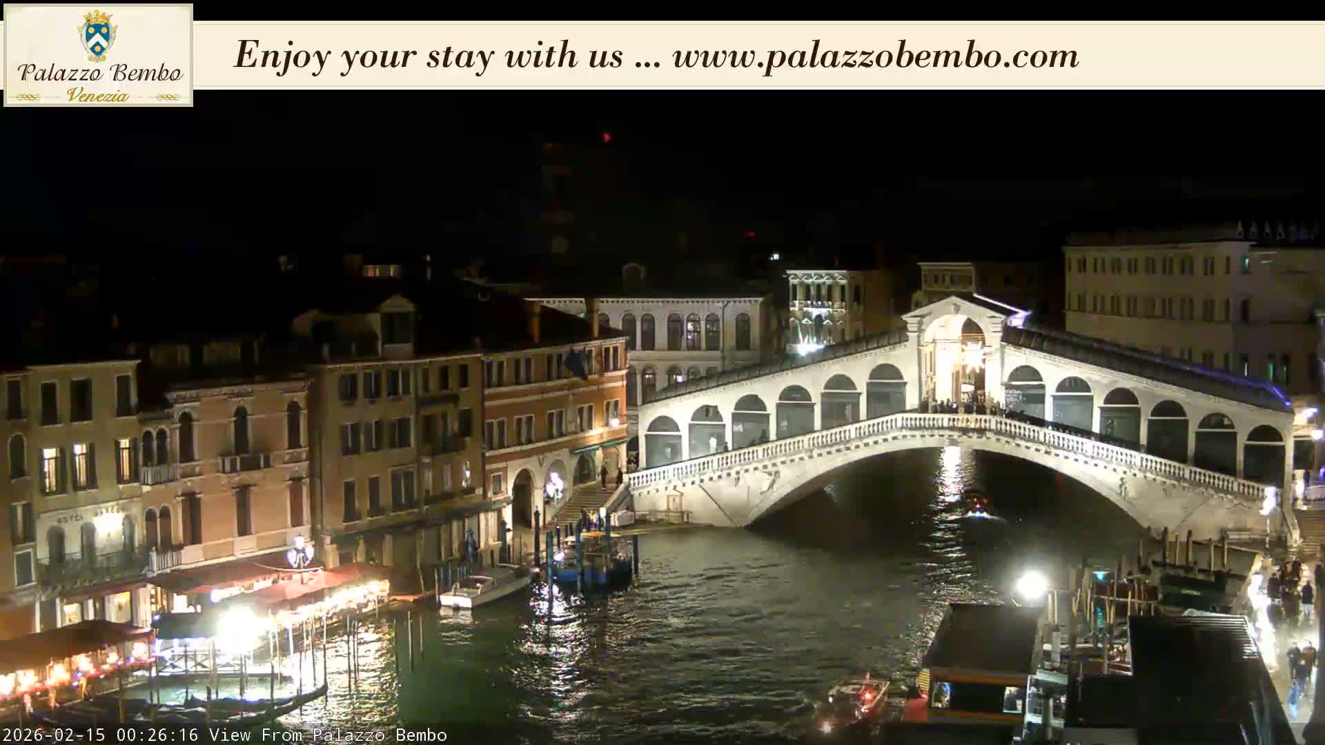 Venice, Rialto Bridge in Grand Canal Live Cam - Venice, Veneto, Italy