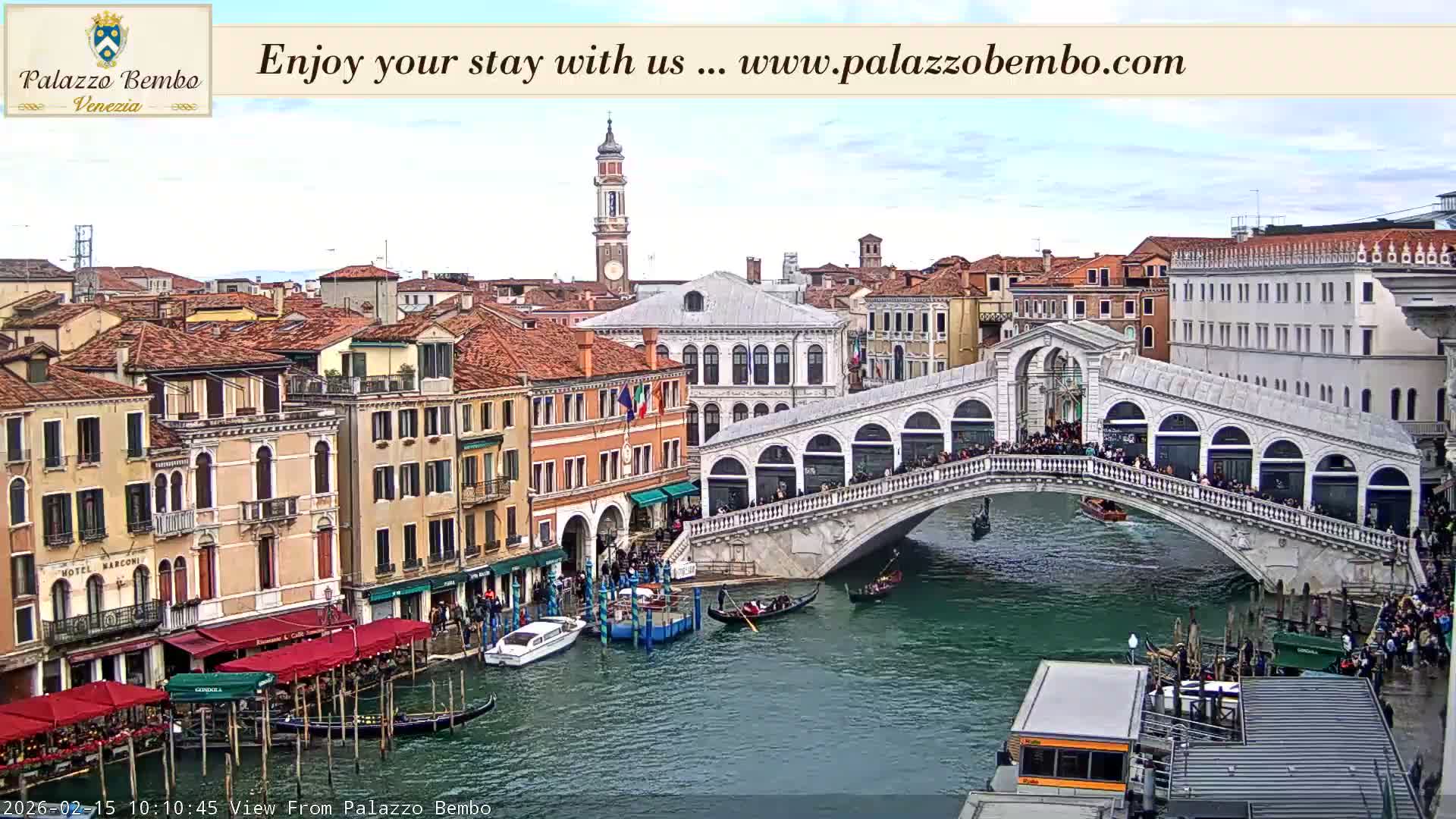Venice, Rialto Bridge in Grand Canal Live Cam - Venice, Veneto, Italy