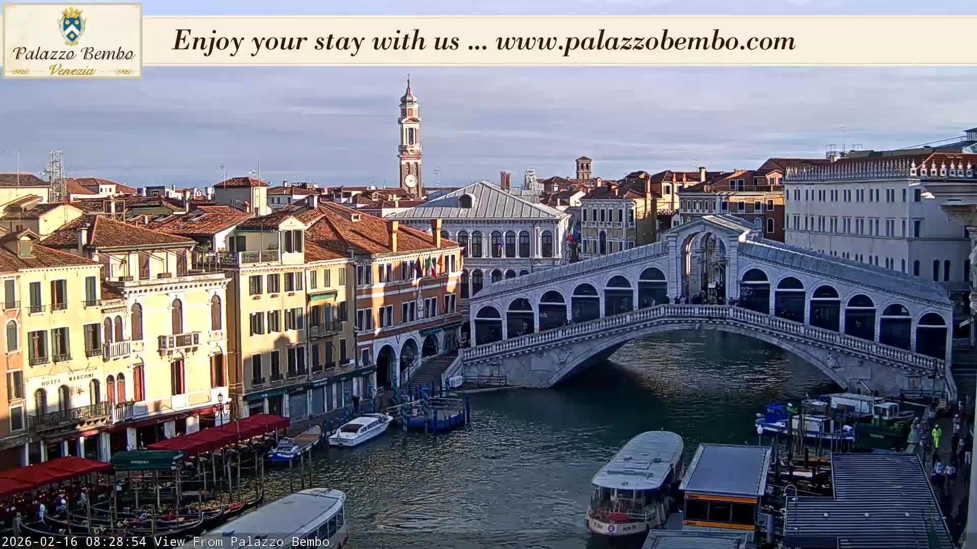 Venice, Rialto Bridge in Grand Canal Live Cam - Venice, Veneto, Italy