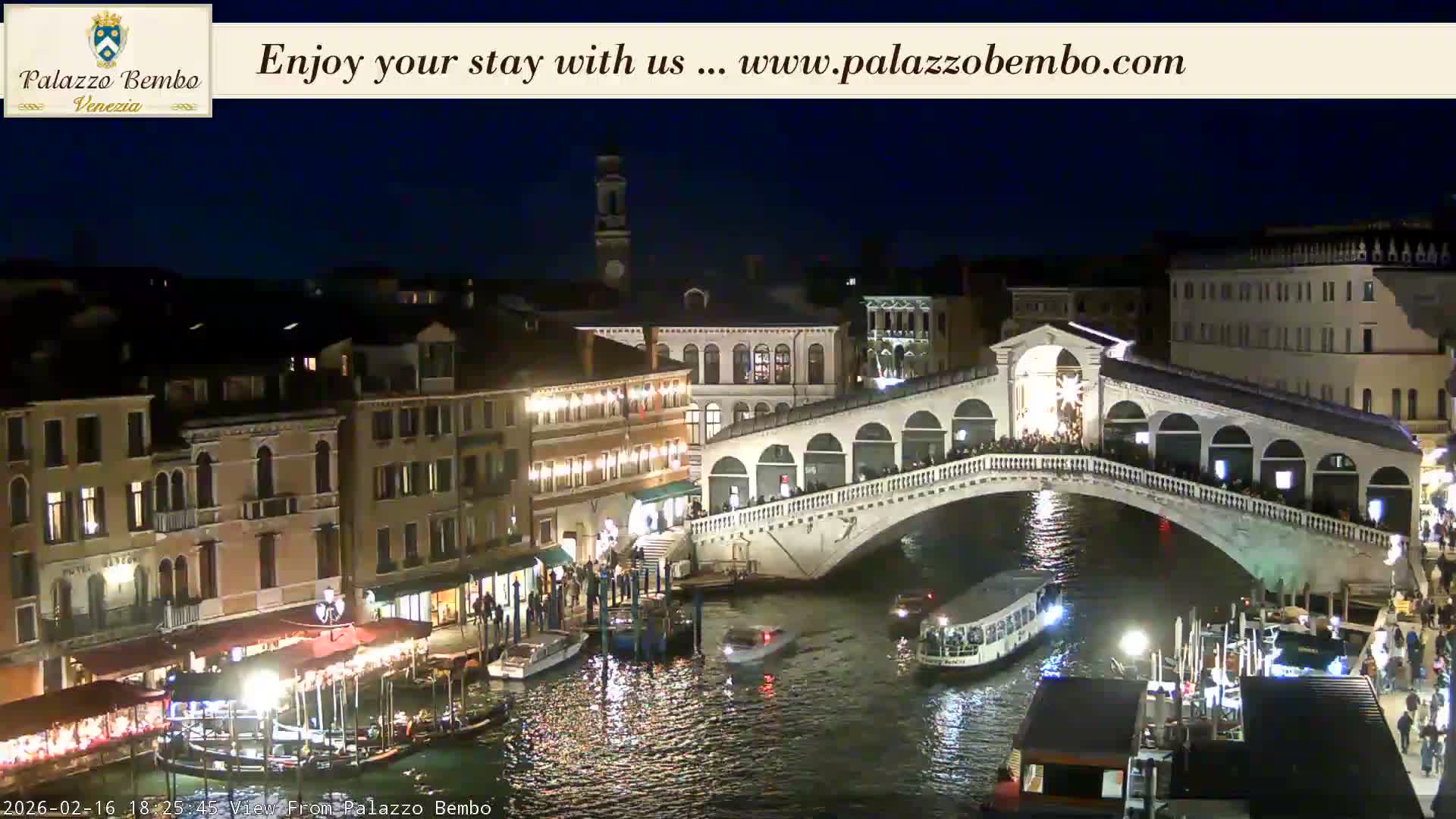 Venice, Rialto Bridge in Grand Canal Live Cam - Venice, Veneto, Italy