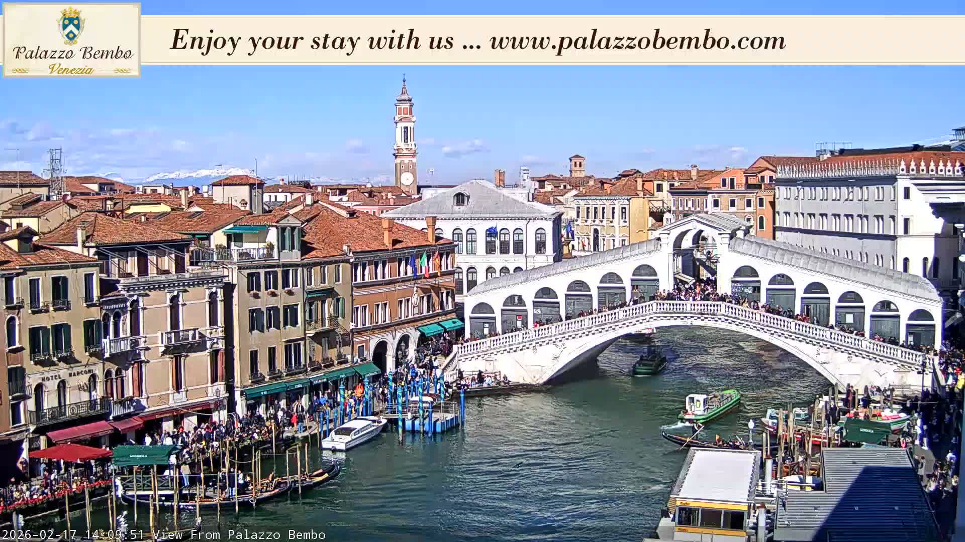 Venice, Rialto Bridge in Grand Canal Live Cam - Venice, Veneto, Italy