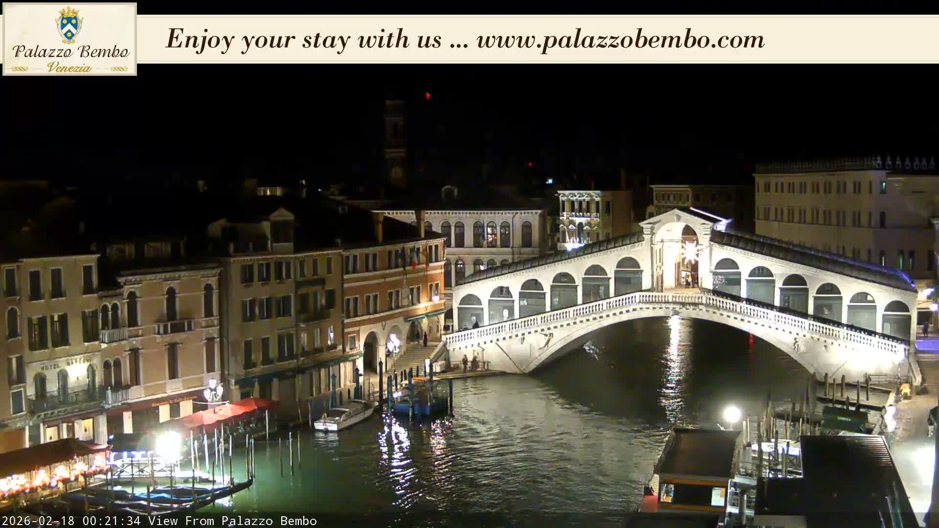 Venice, Rialto Bridge in Grand Canal Live Cam - Venice, Veneto, Italy