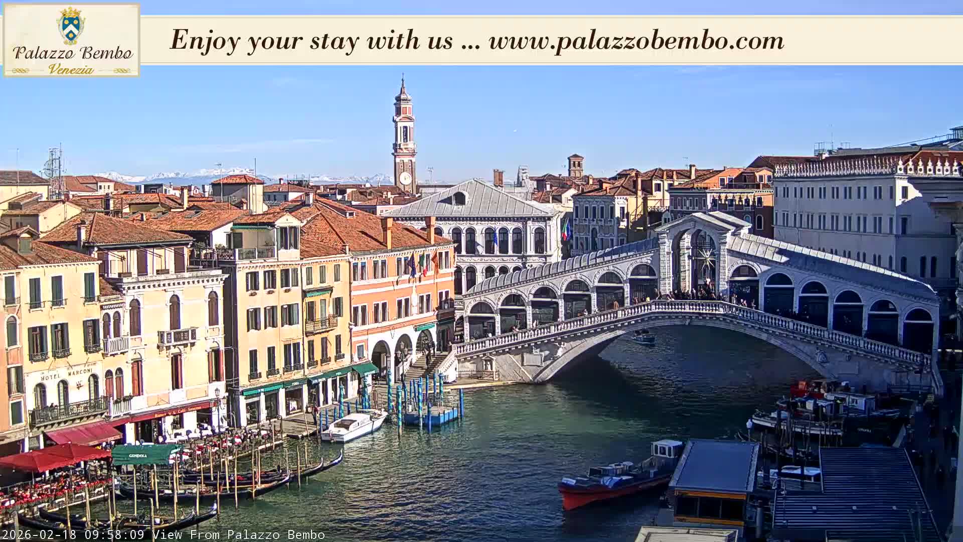 Venice, Rialto Bridge in Grand Canal Live Cam - Venice, Veneto, Italy