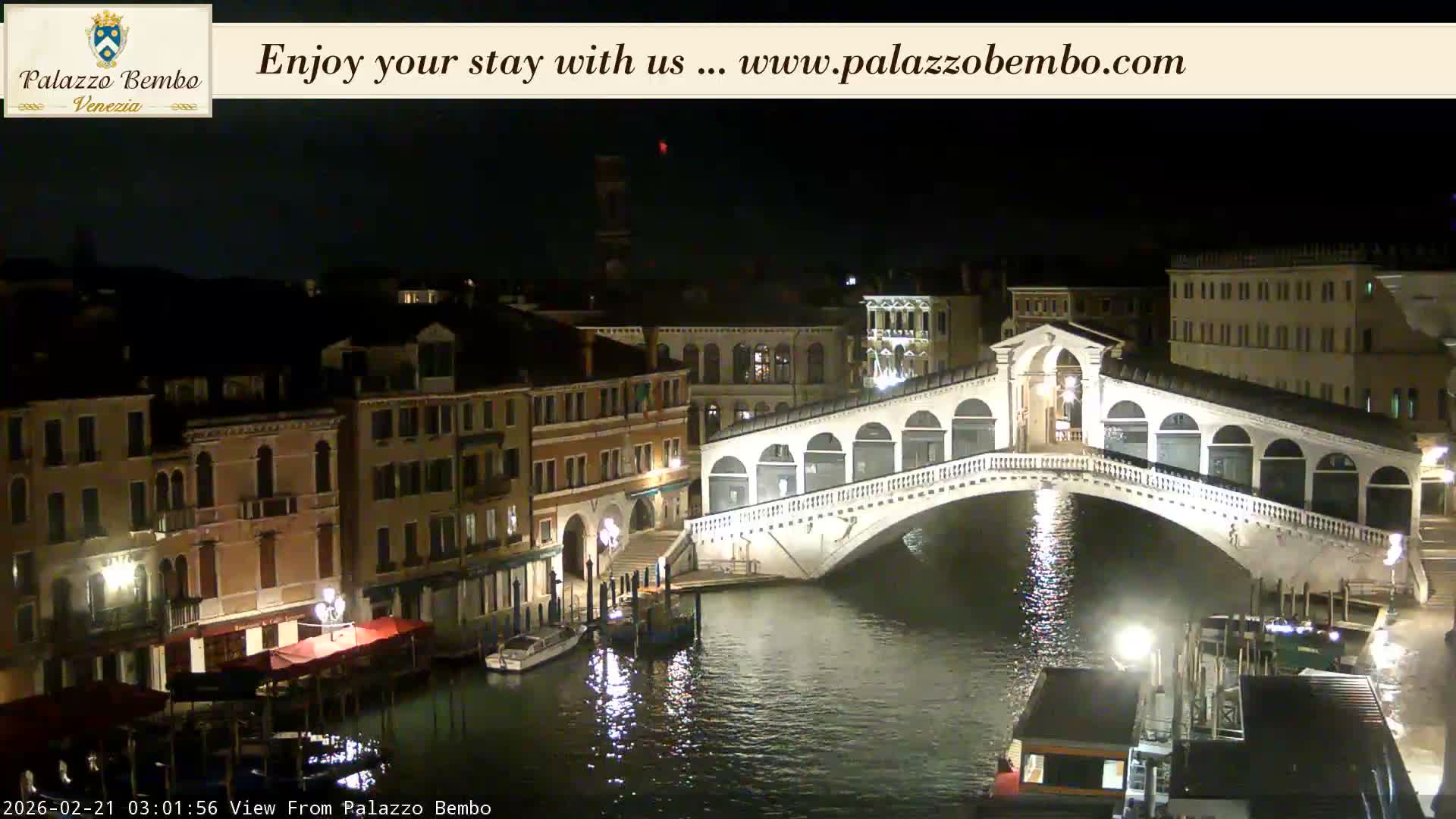 Venice, Rialto Bridge in Grand Canal Live Cam - Venice, Veneto, Italy