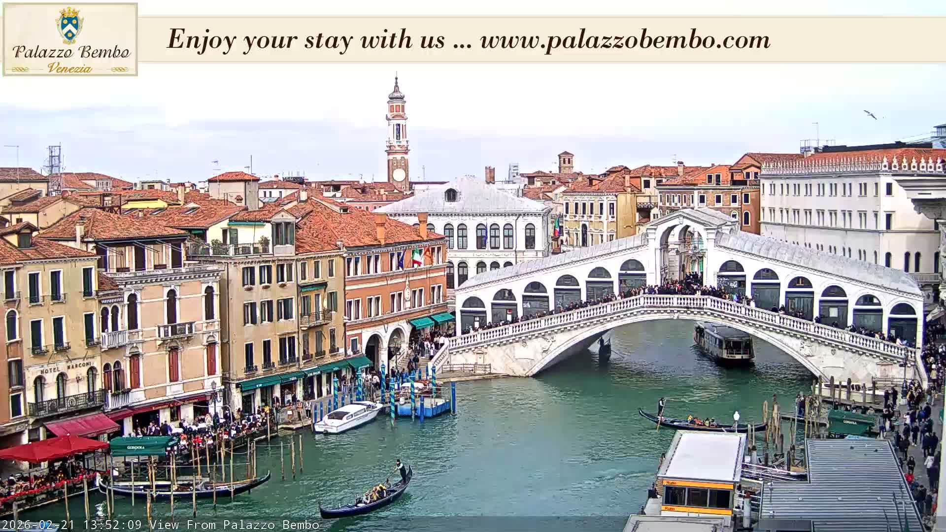 Venice, Rialto Bridge in Grand Canal Live Cam - Venice, Veneto, Italy