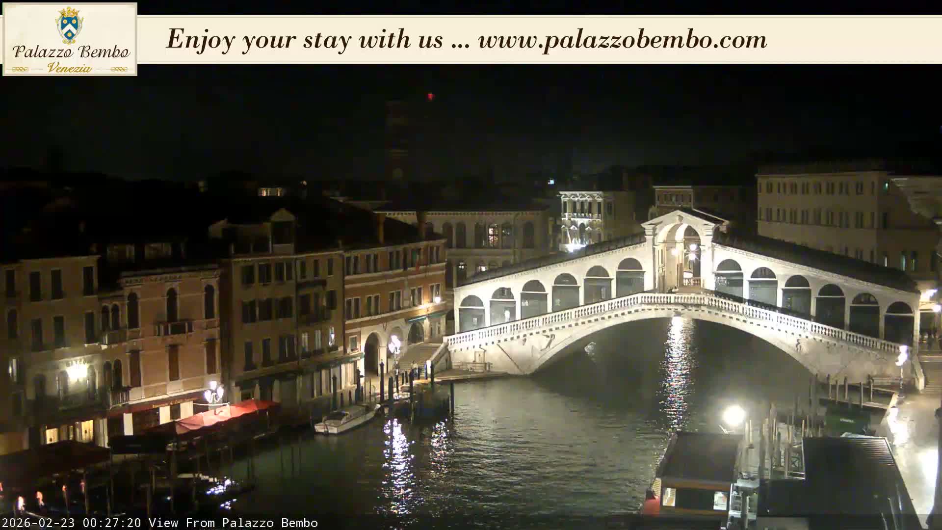 Venice, Rialto Bridge in Grand Canal Live Cam - Venice, Veneto, Italy