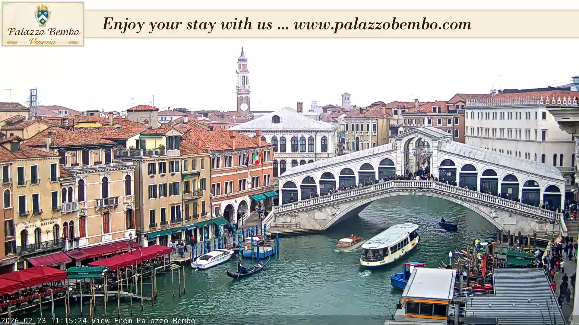 Venice, Rialto Bridge in Grand Canal Live Cam - Venice, Veneto, Italy