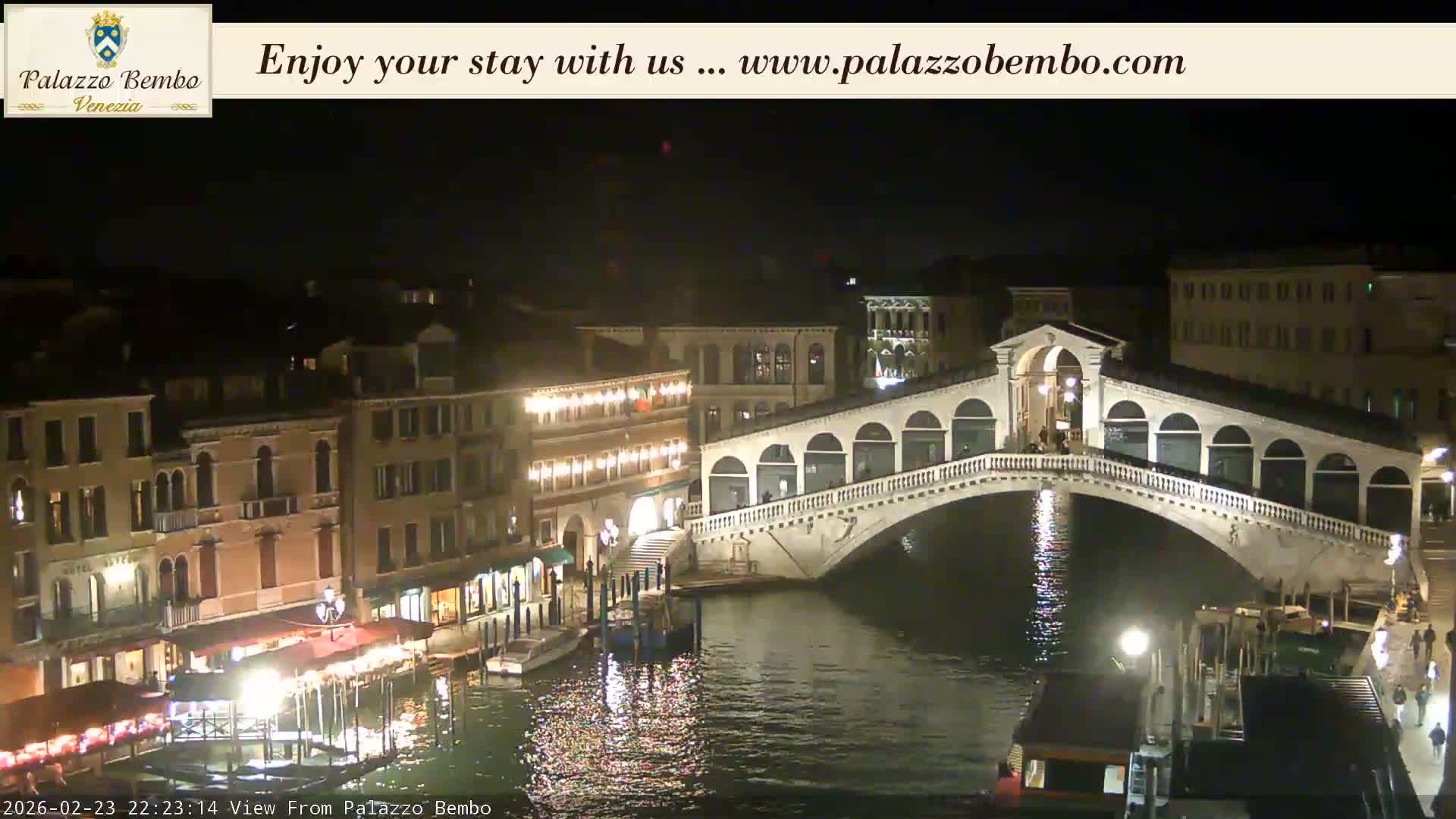 Venice, Rialto Bridge in Grand Canal Live Cam - Venice, Veneto, Italy