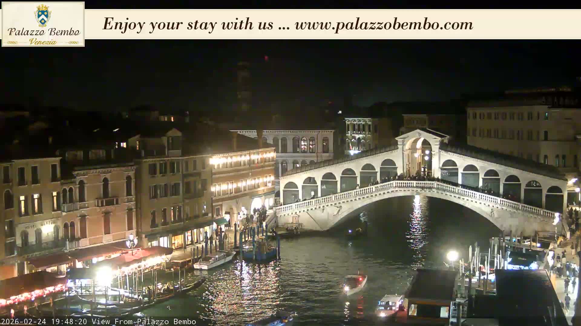 Venice, Rialto Bridge in Grand Canal Live Cam - Venice, Veneto, Italy