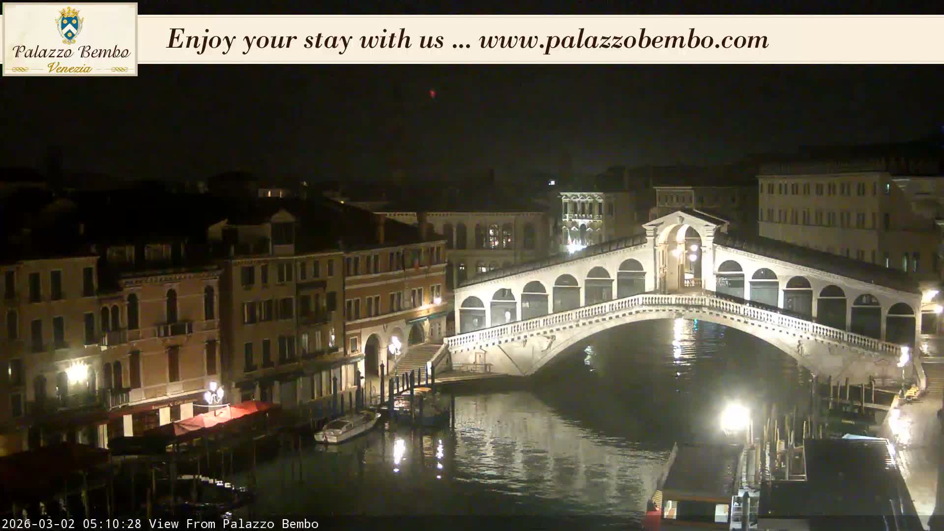 Venice, Rialto Bridge in Grand Canal Live Cam - Venice, Veneto, Italy