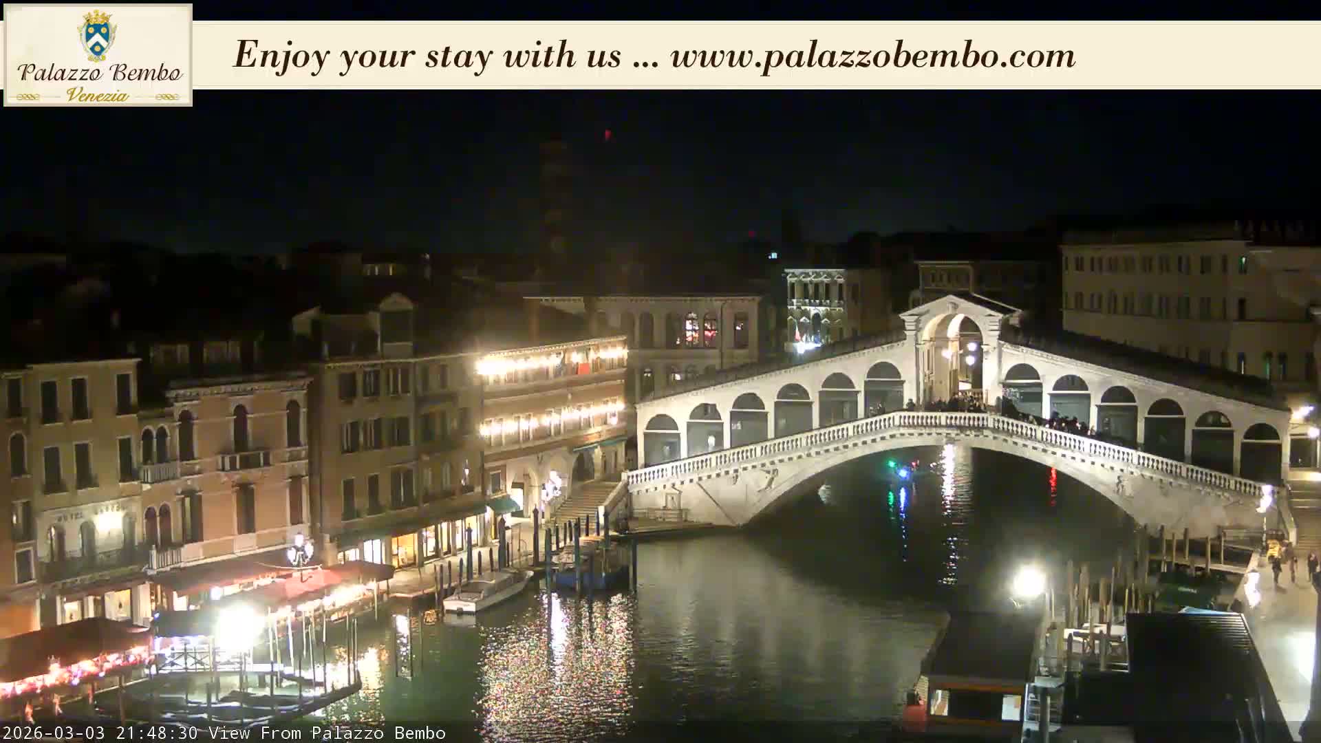 Venice, Rialto Bridge in Grand Canal Live Cam - Venice, Veneto, Italy