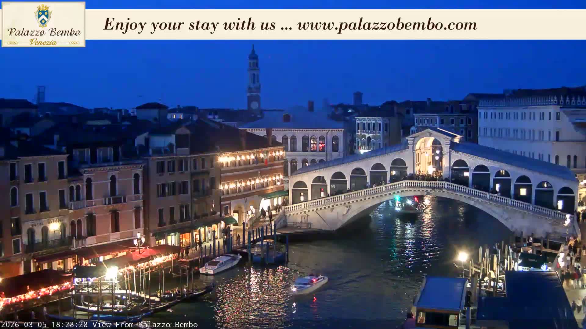 Venice, Rialto Bridge in Grand Canal Live Cam - Venice, Veneto, Italy