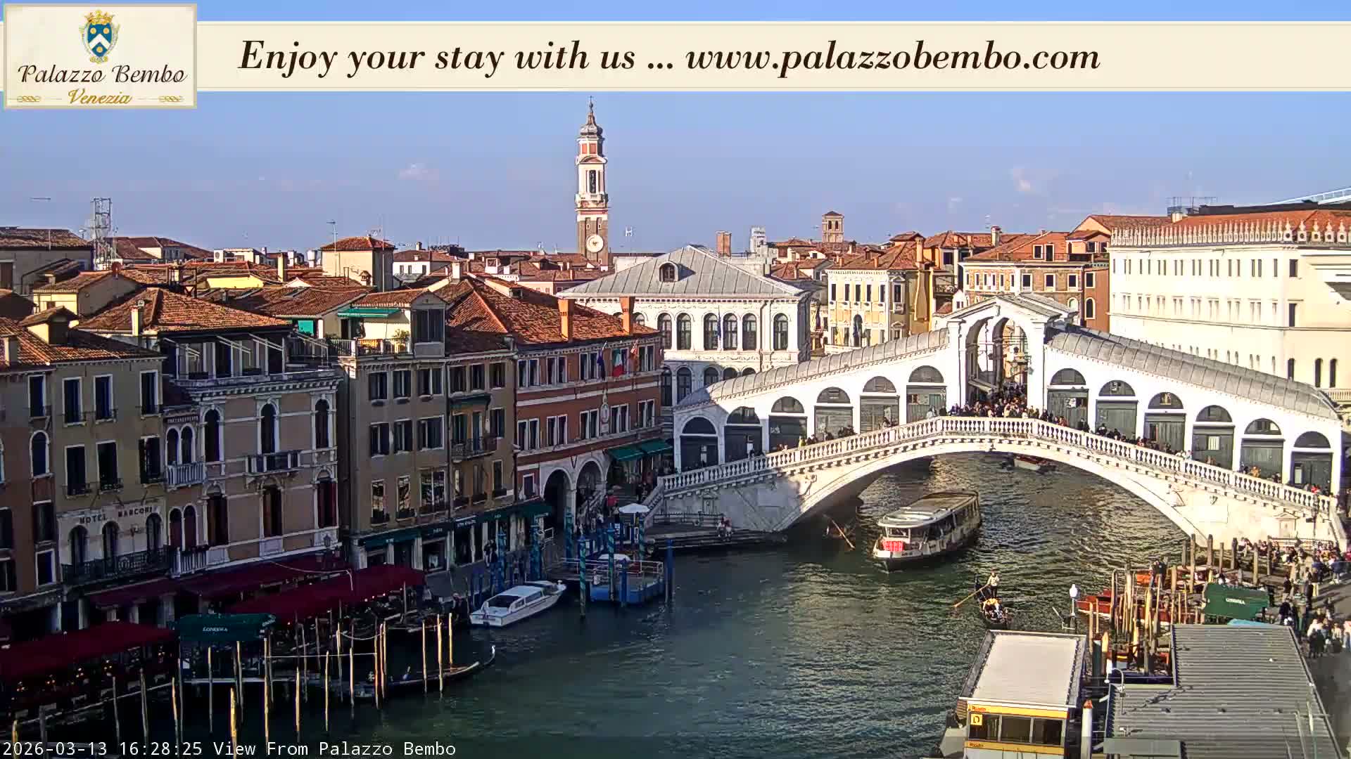 Venice, Rialto Bridge in Grand Canal Live Cam - Venice, Veneto, Italy