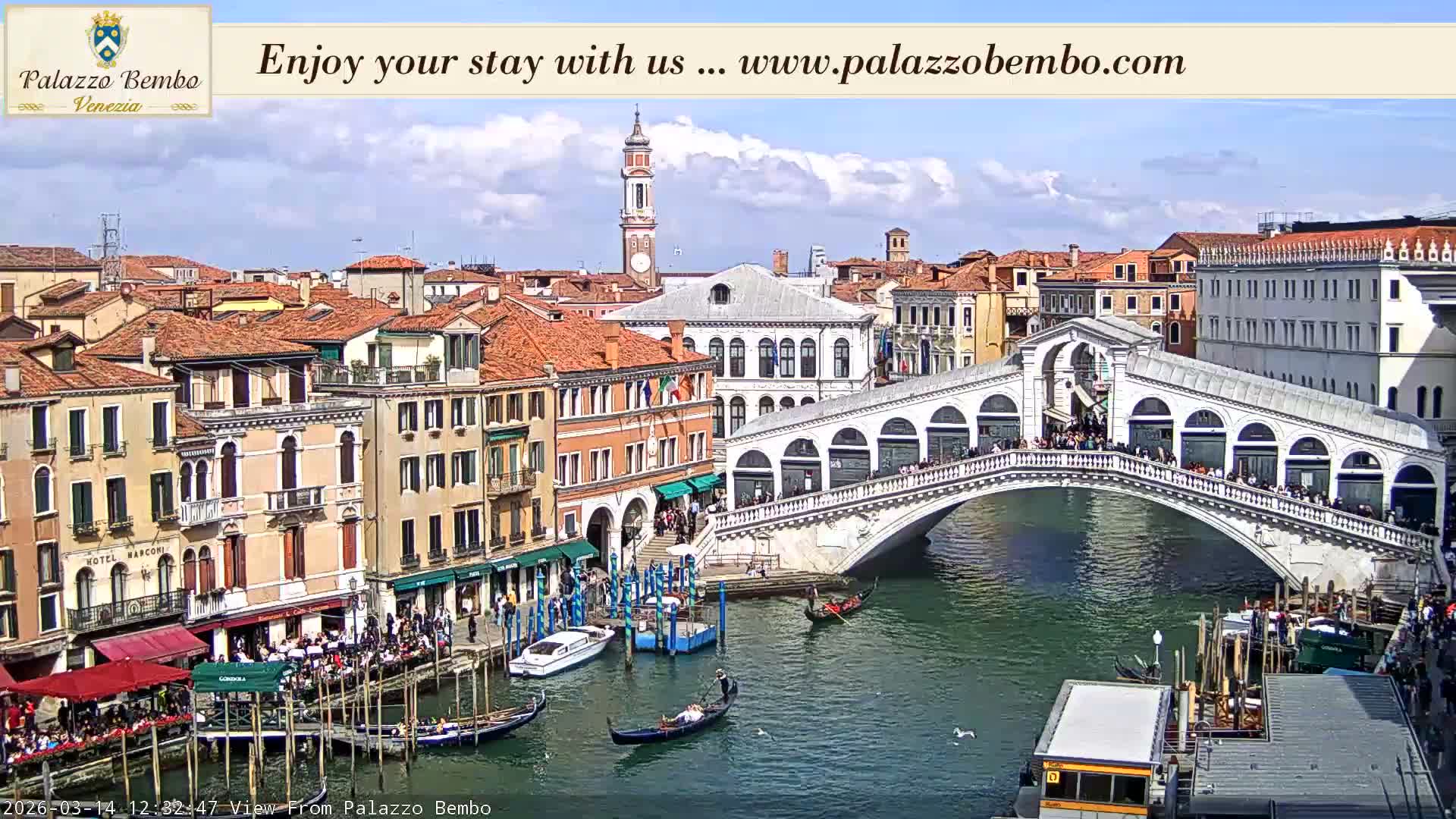 Venice, Rialto Bridge in Grand Canal Live Cam - Venice, Veneto, Italy